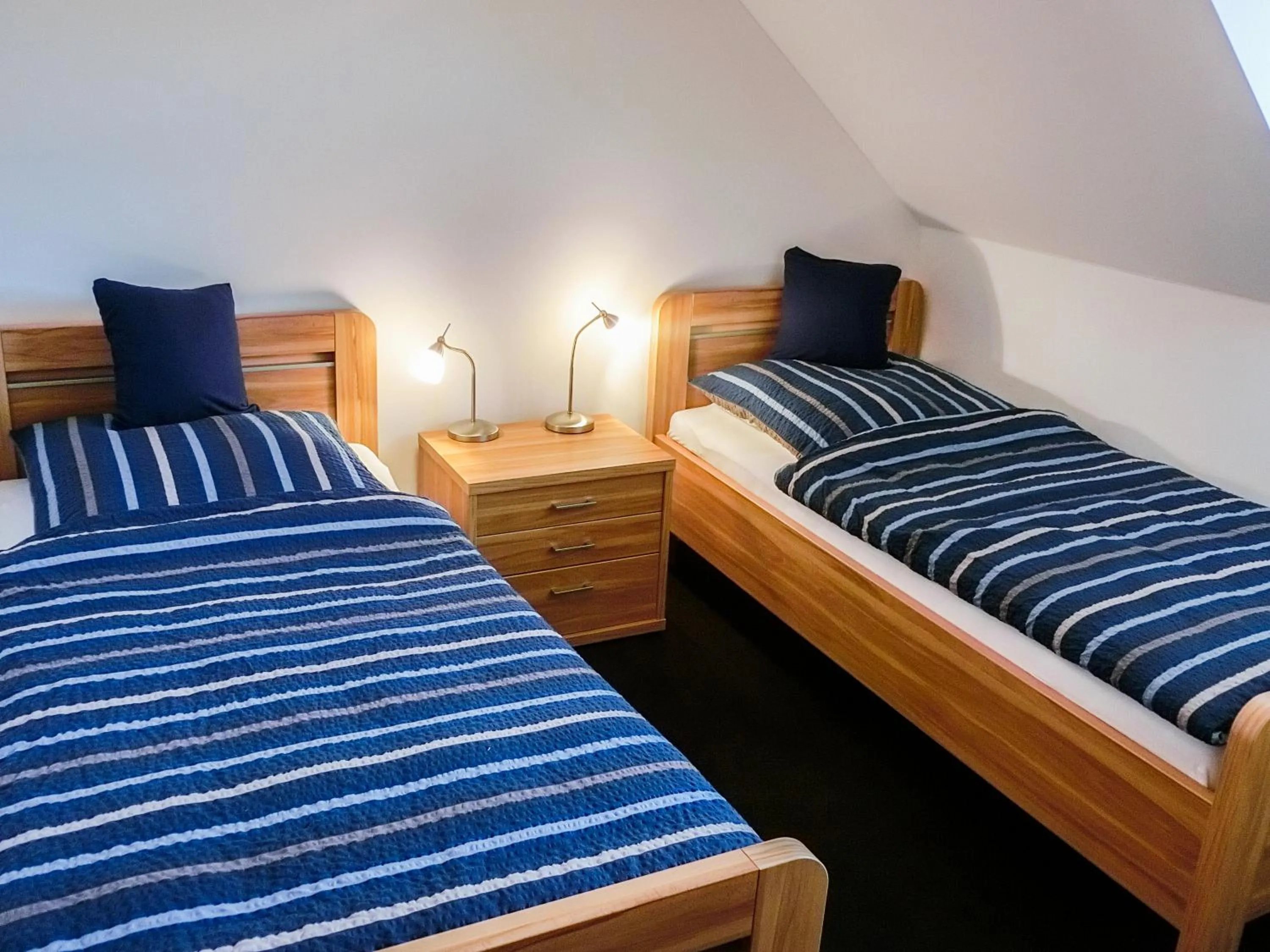 Bed in Gästezimmer im Weingut Wolf