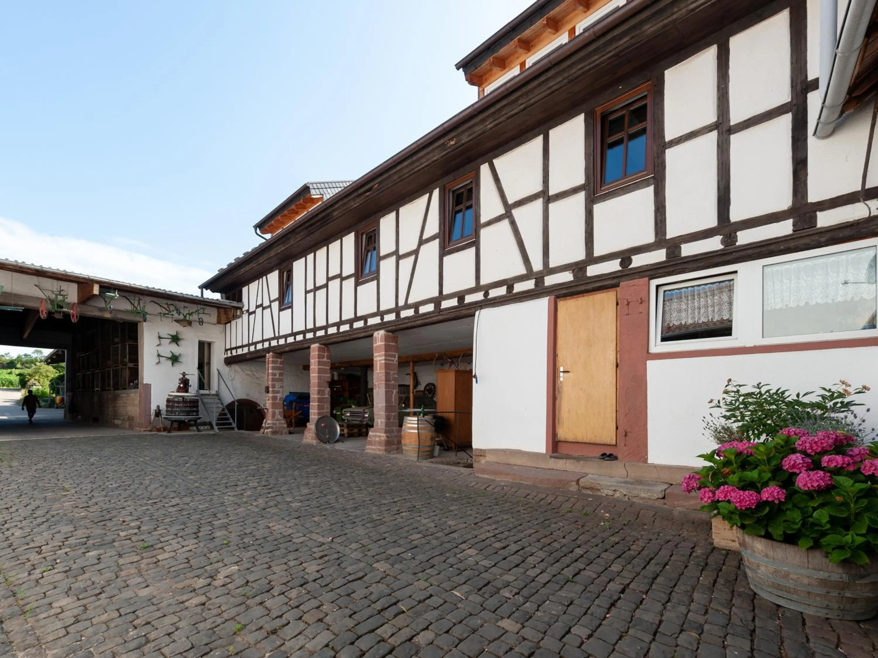 Property building in Gästezimmer im Weingut Wolf