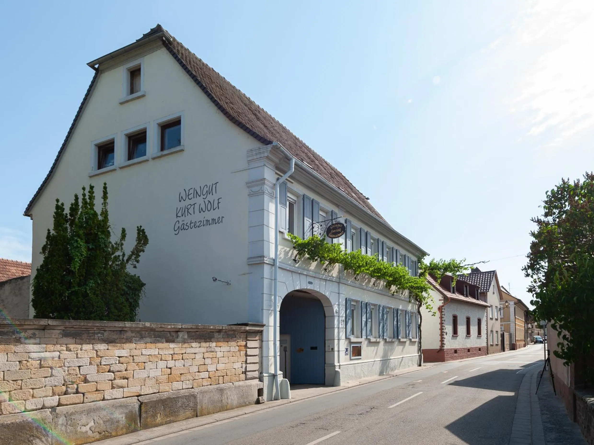 Property building in Gästezimmer im Weingut Wolf