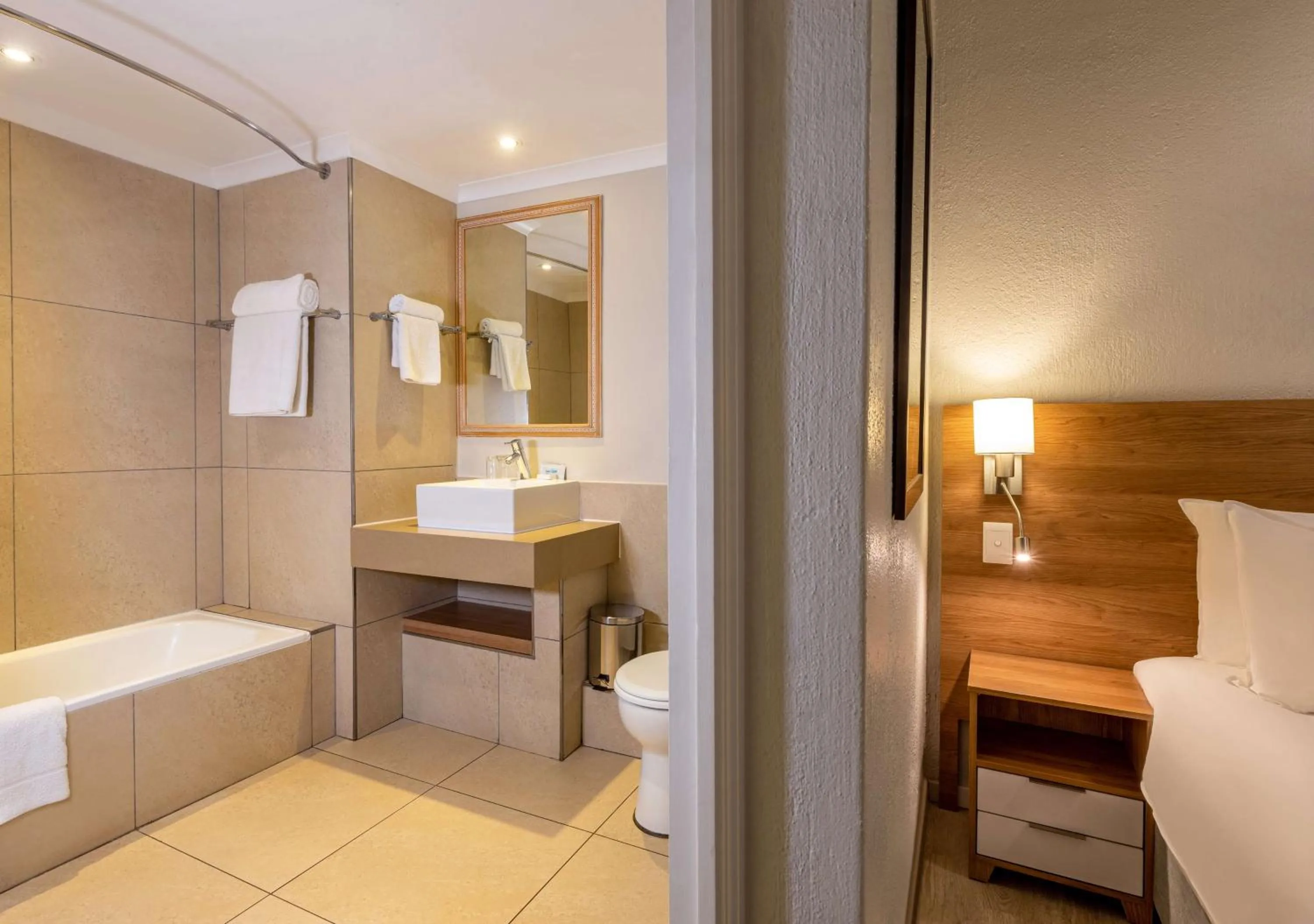 Bathroom, Bed in Pine Lake Resort