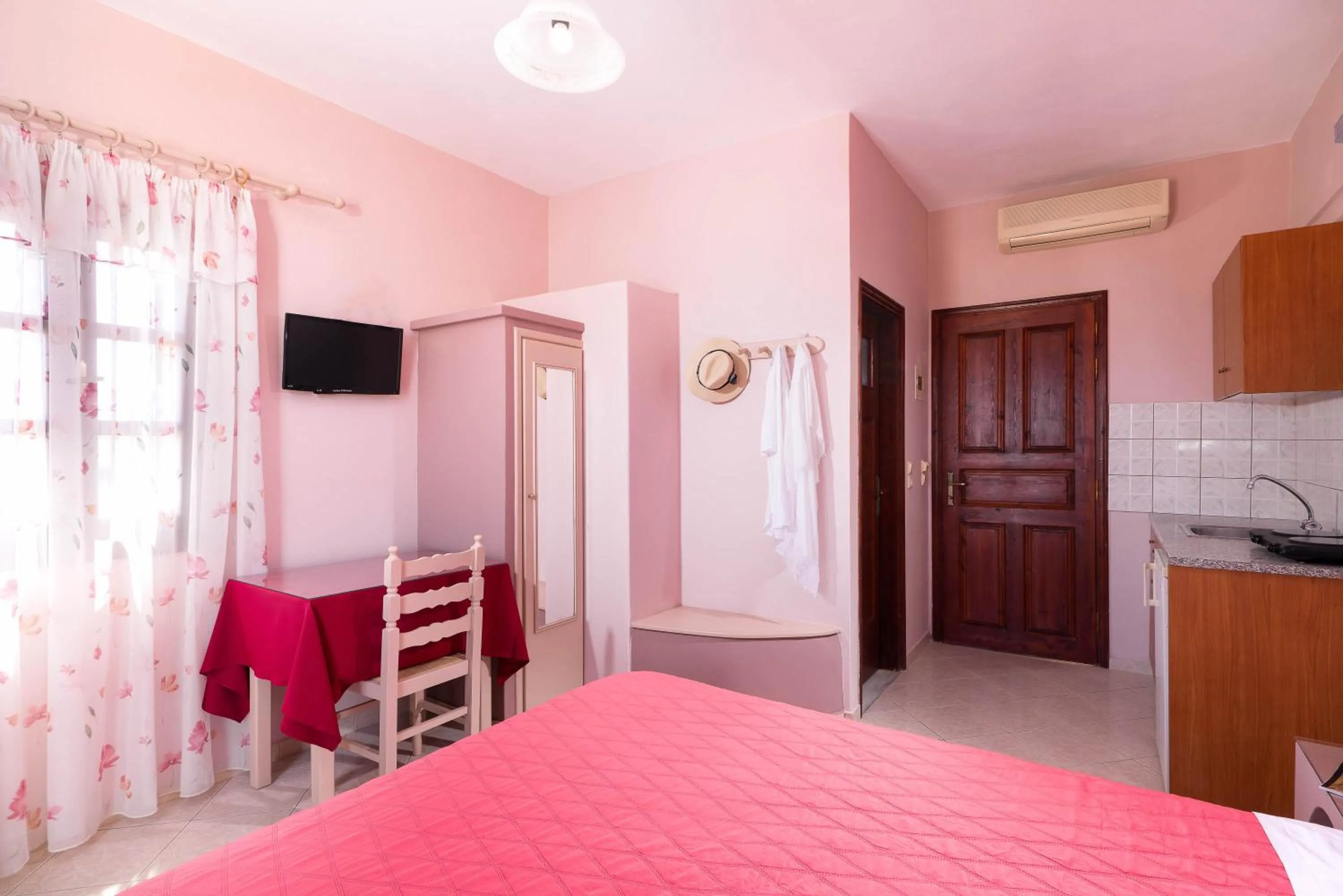 Bed in Mandilaria Studios