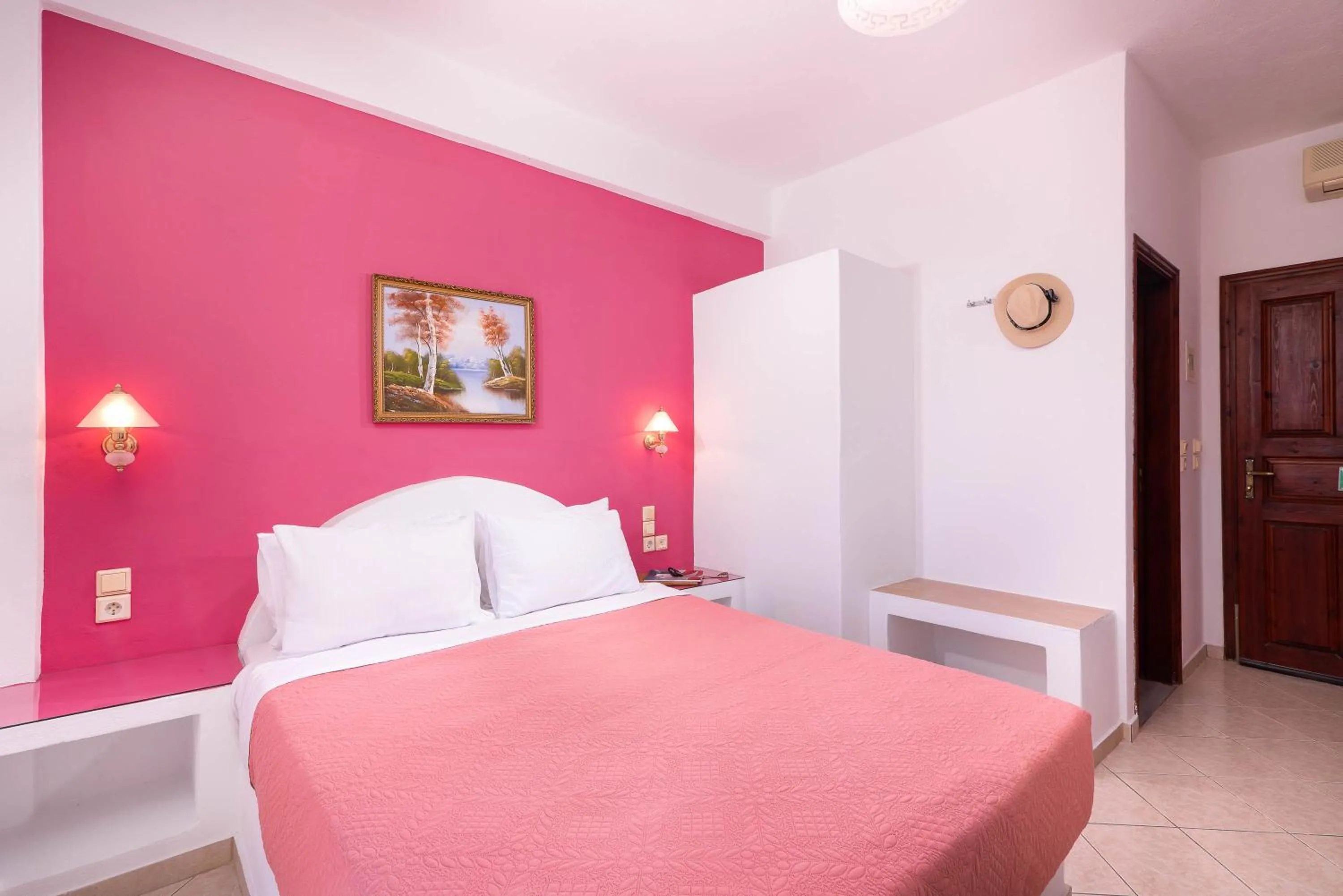 Bed in Mandilaria Studios