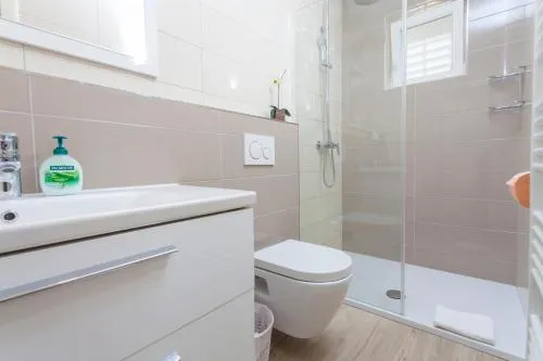 Apartments & Rooms Alagić