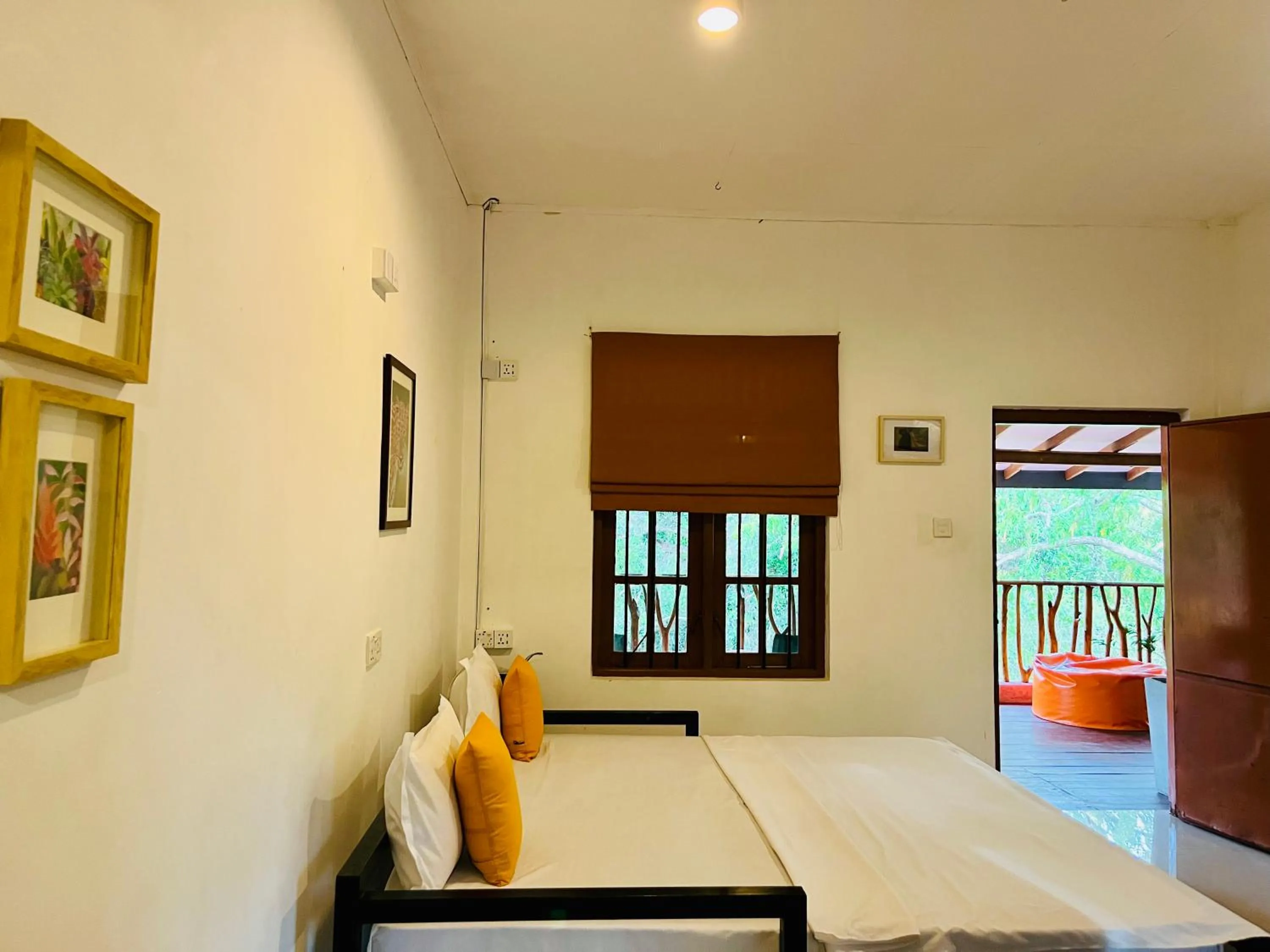 Photo of the whole room, Bed in Funky Leopard Safari Lodge Bordering Yala National Park