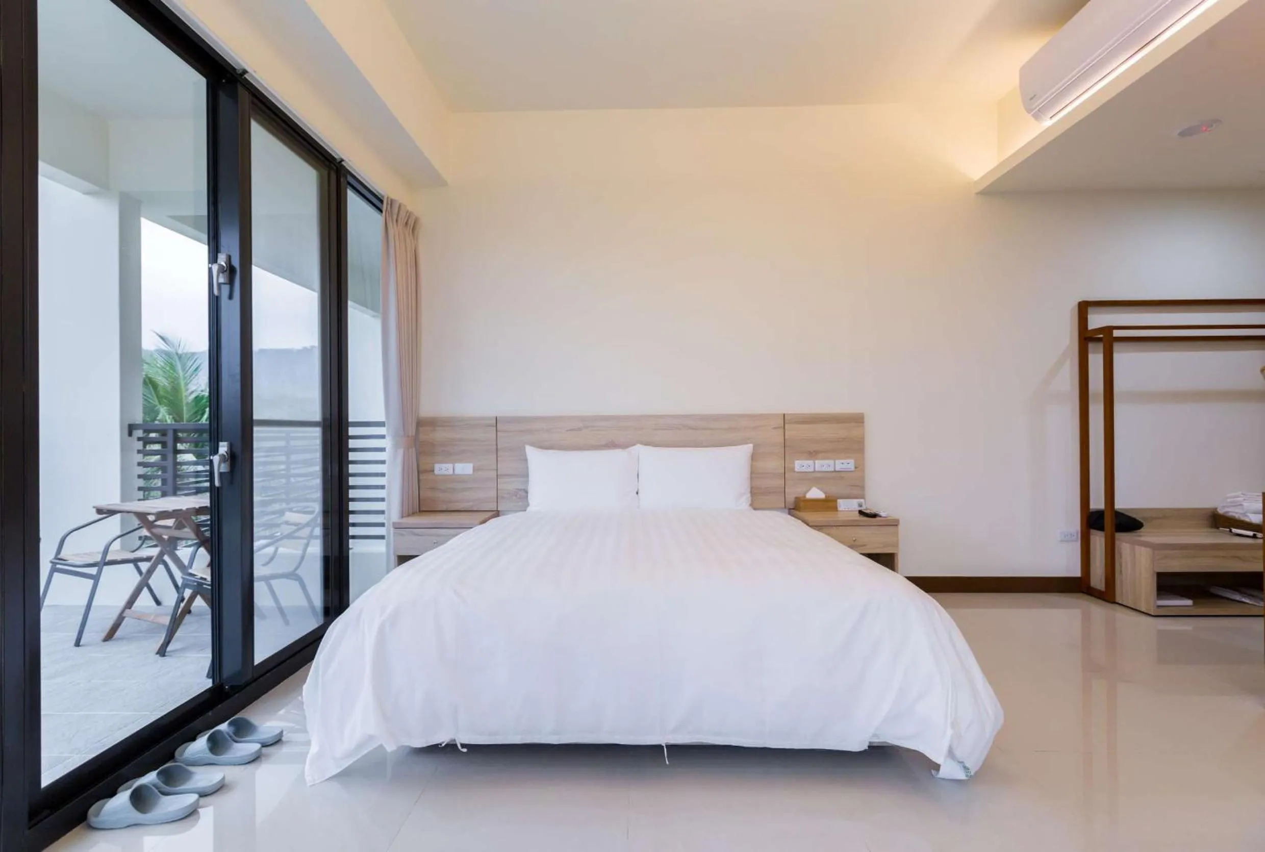 Bed in Rich Sunshine Inn