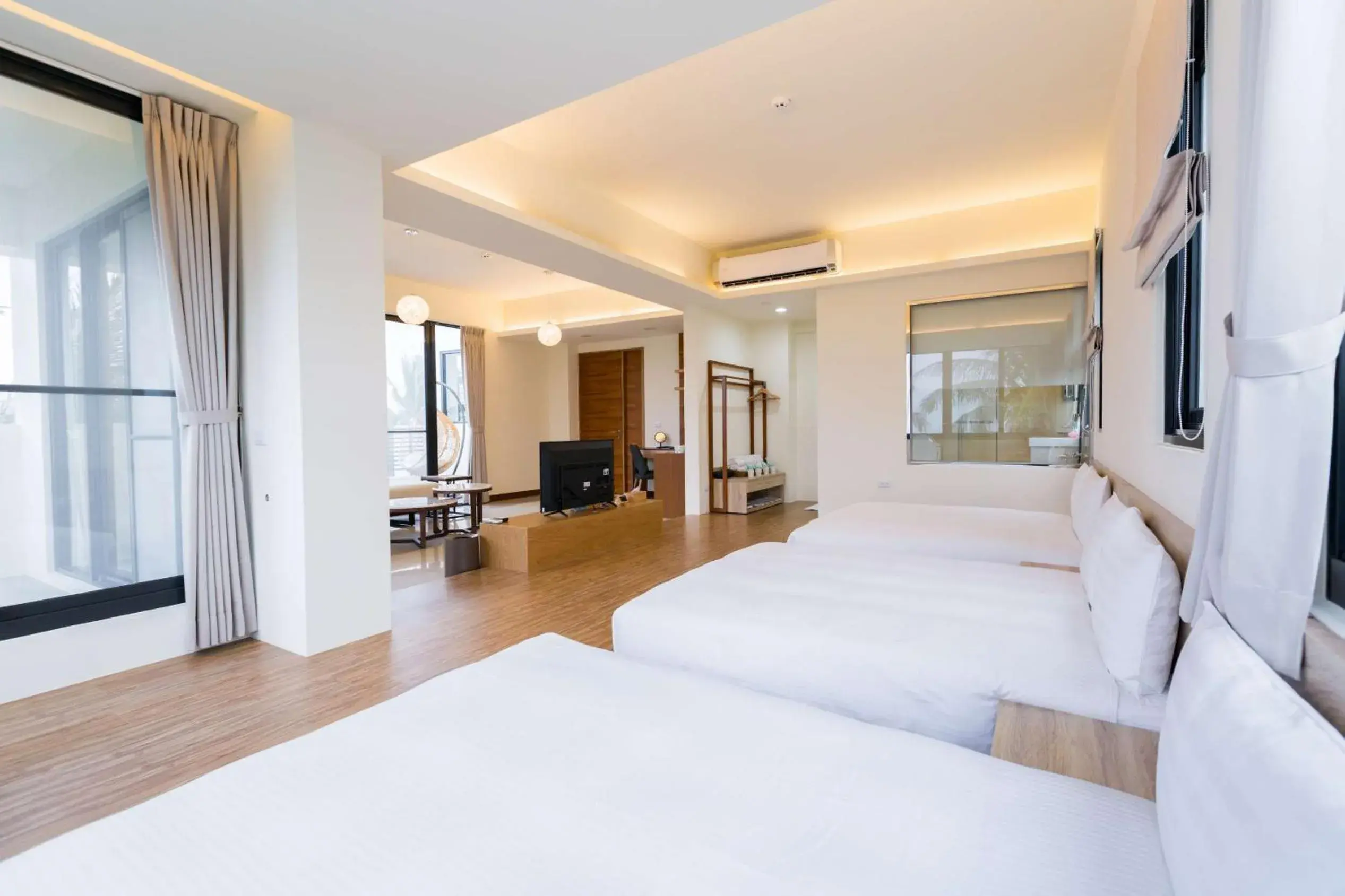 Bed in Rich Sunshine Inn Bed in Rich Sunshine Inn