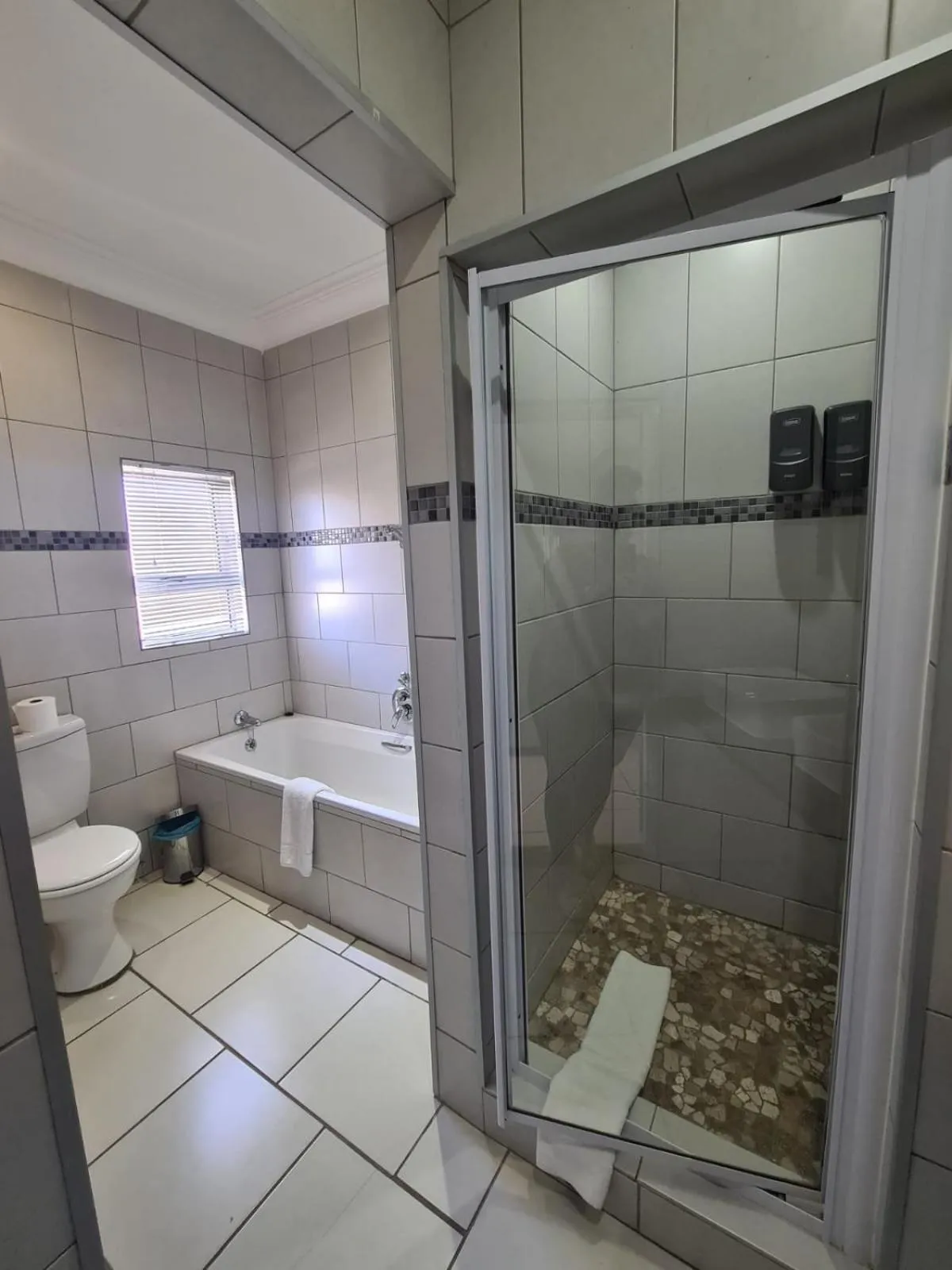 Shower in Lion Lodge