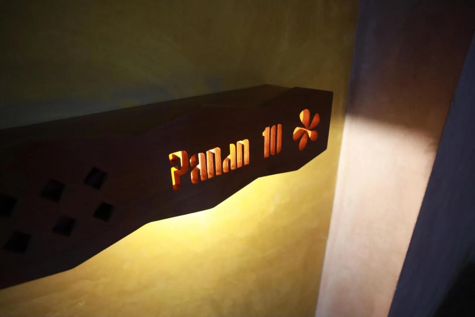 Logo/Certificate/Sign in The Weenee Boutique