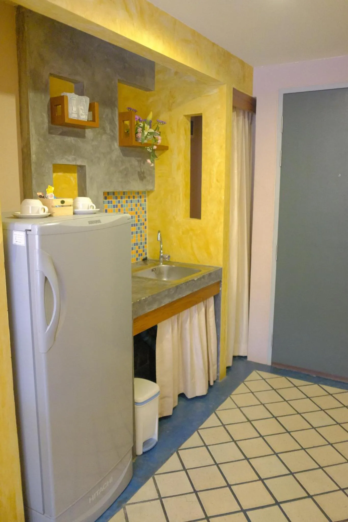 Kitchen or kitchenette in The Weenee Boutique