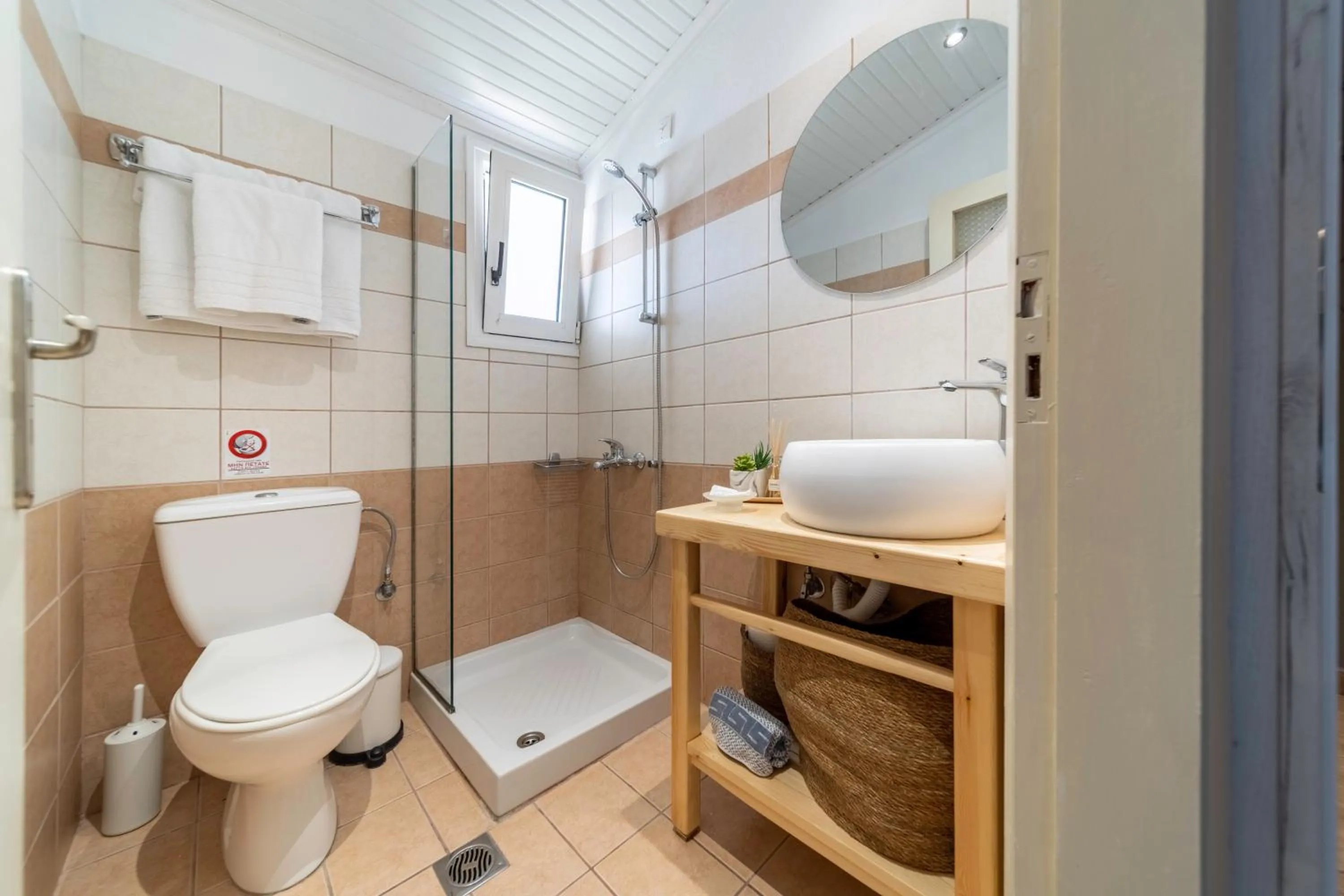 Helen's Studios & Apartments