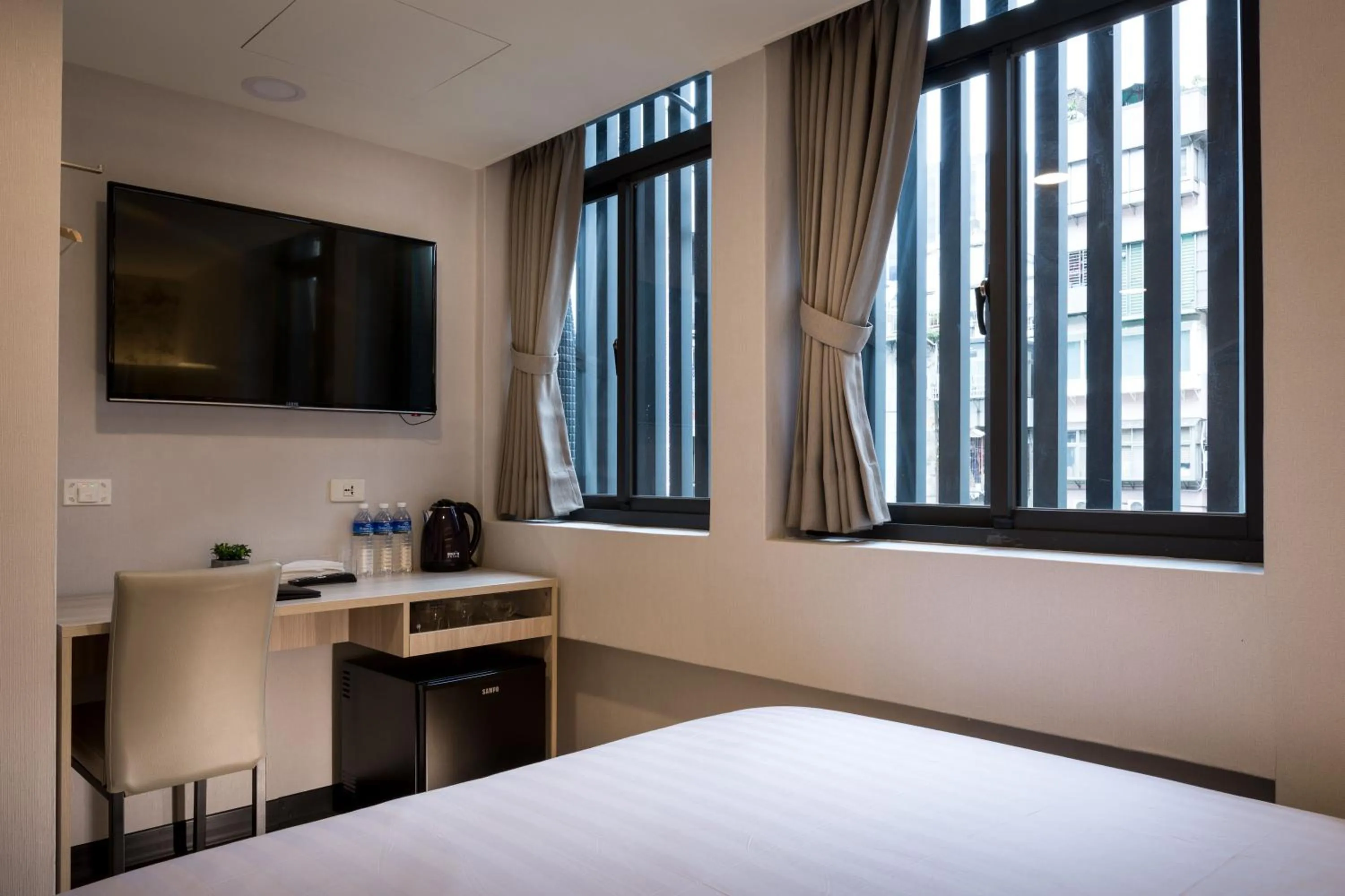 Photo of the whole room, Bed in Urhome Hotel