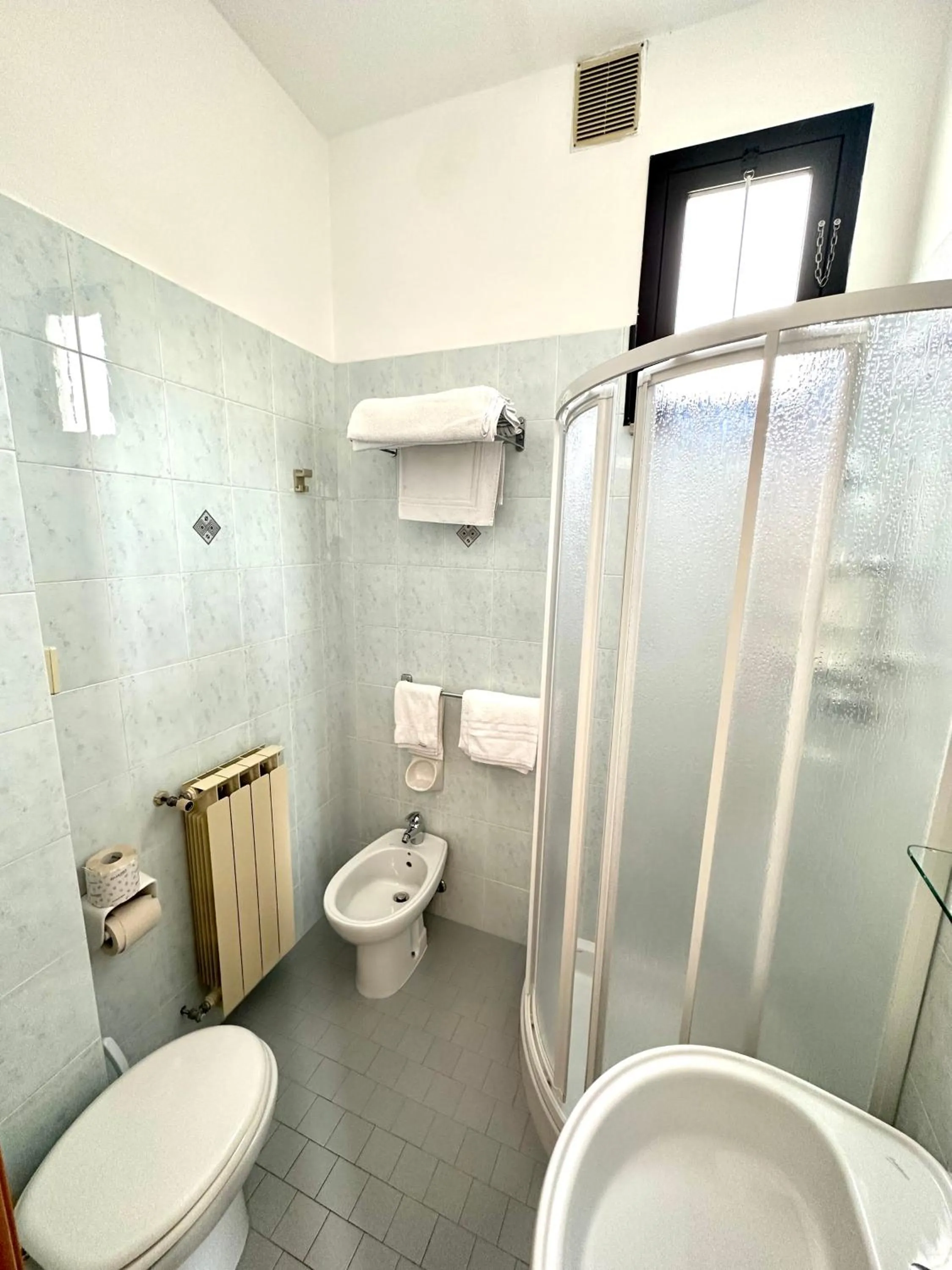 Shower in Hotel Metropole