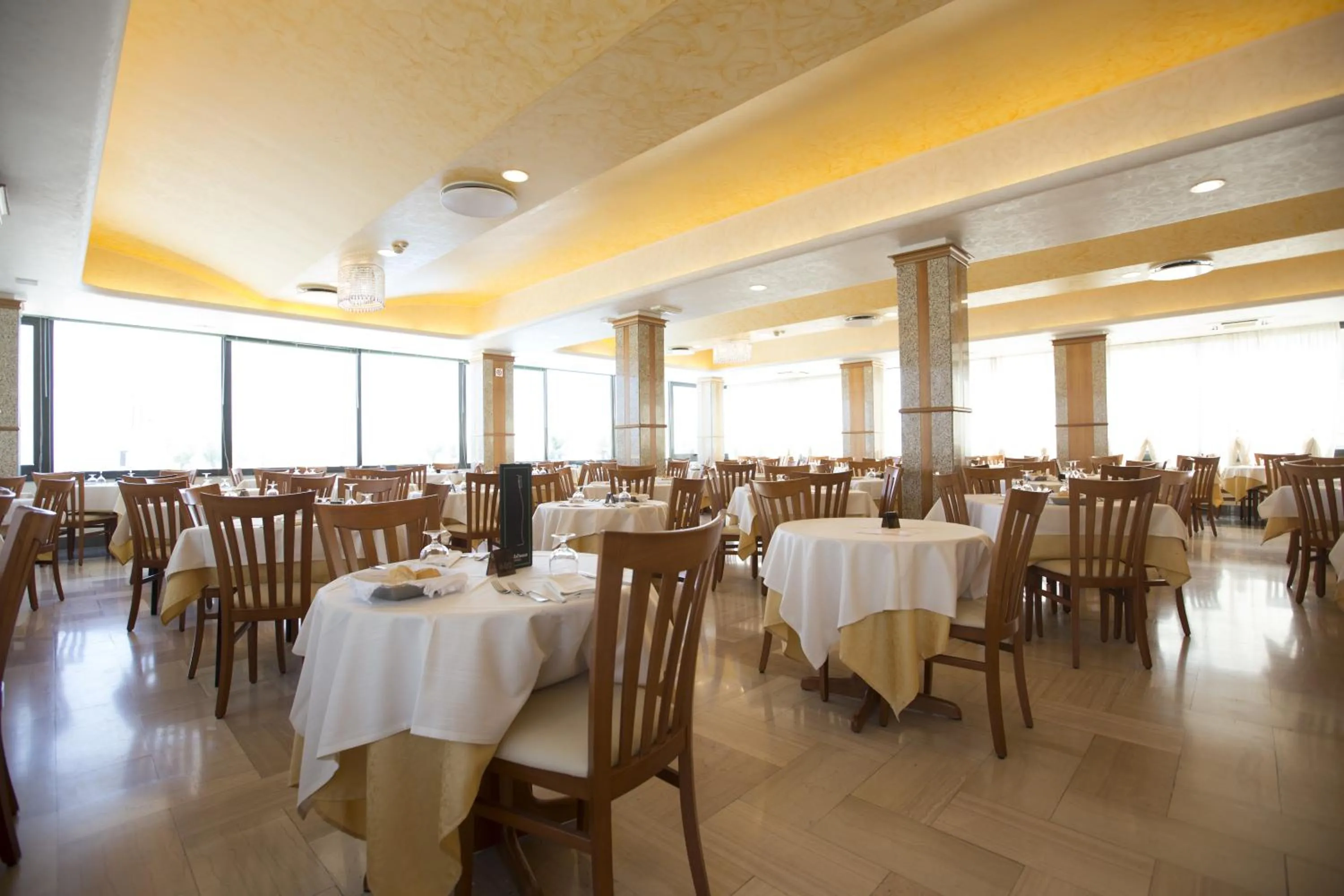 Restaurant/places to eat in Hotel Metropole
