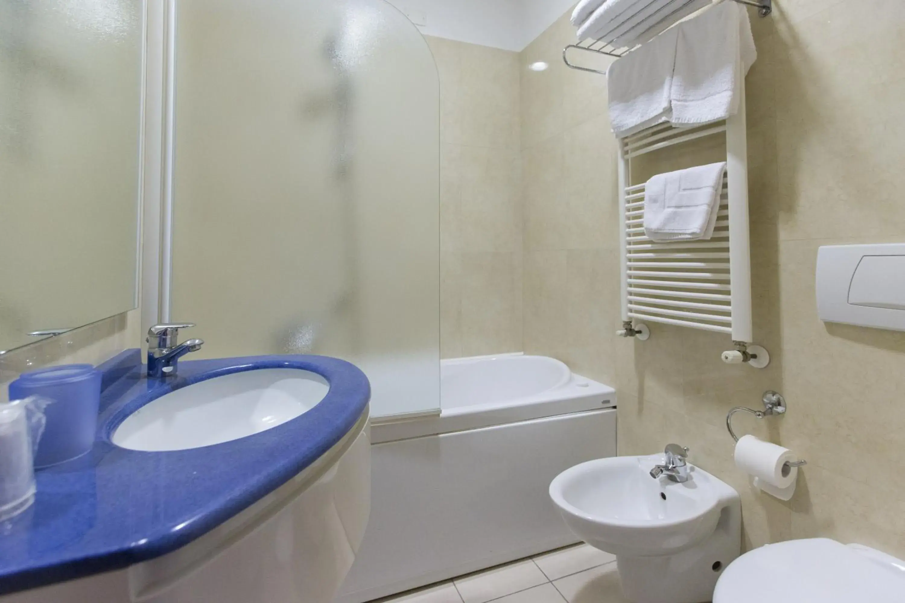 Toilet, Bathroom in Hotel Metropole