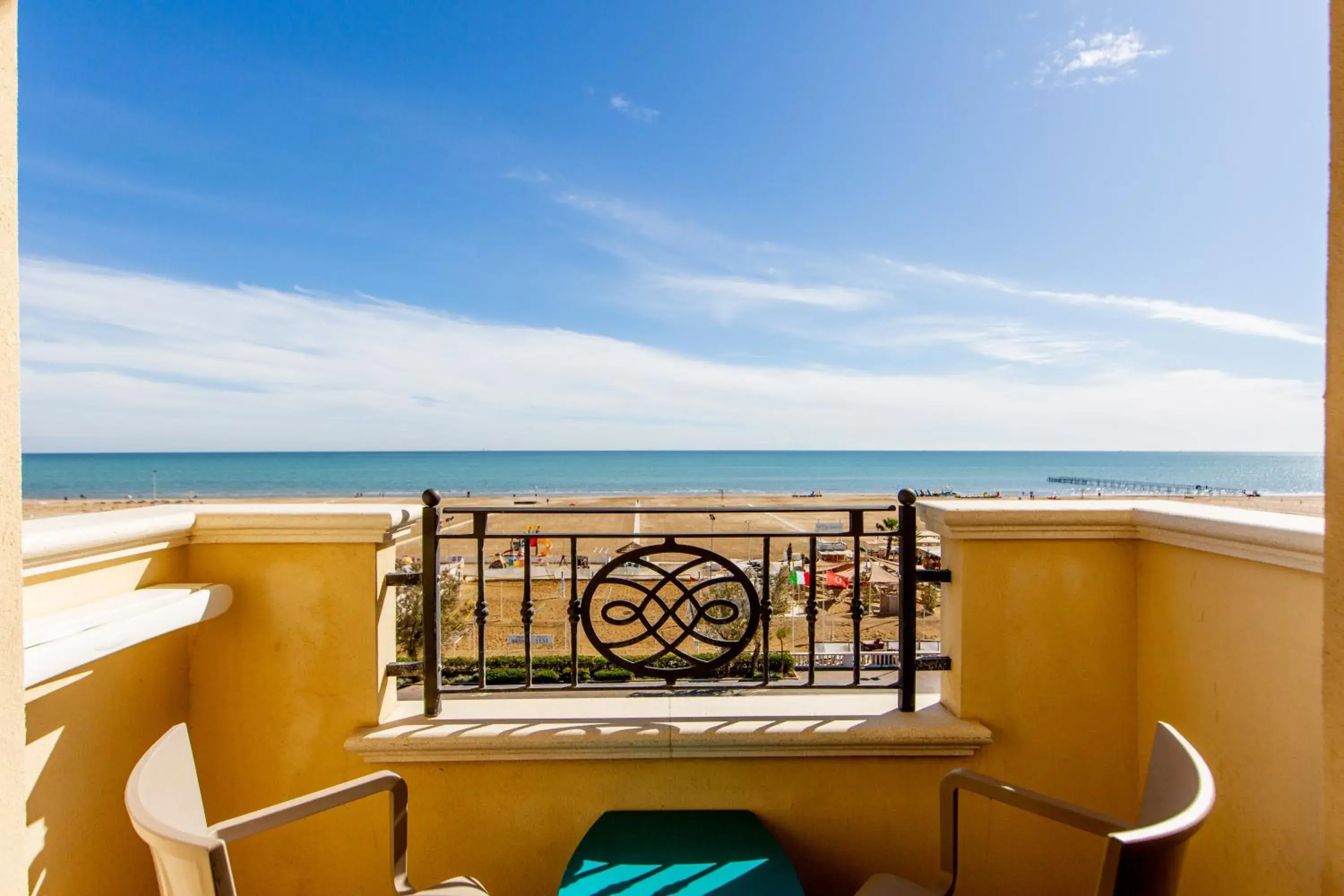 View (from property/room), Balcony/Terrace in Hotel Metropole