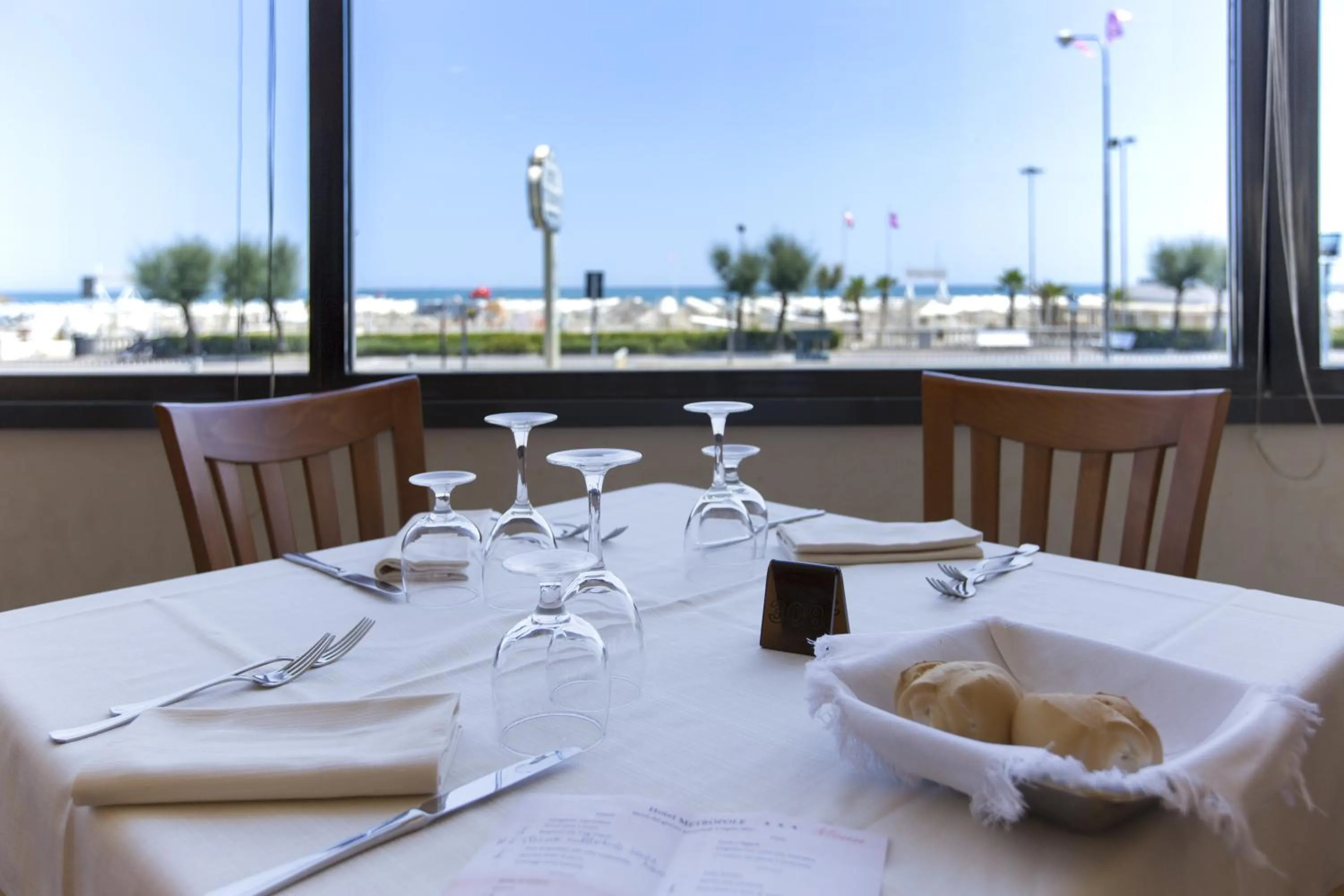 Restaurant/places to eat in Hotel Metropole