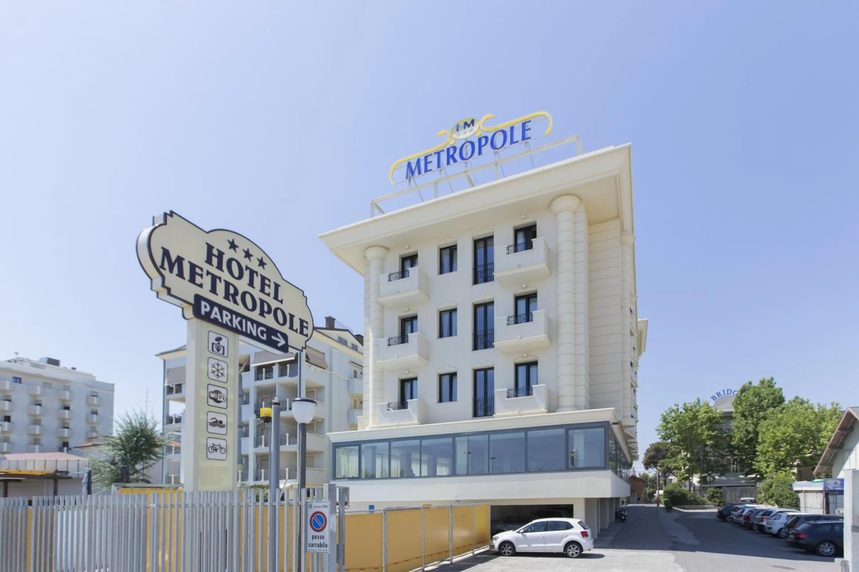 Property building in Hotel Metropole