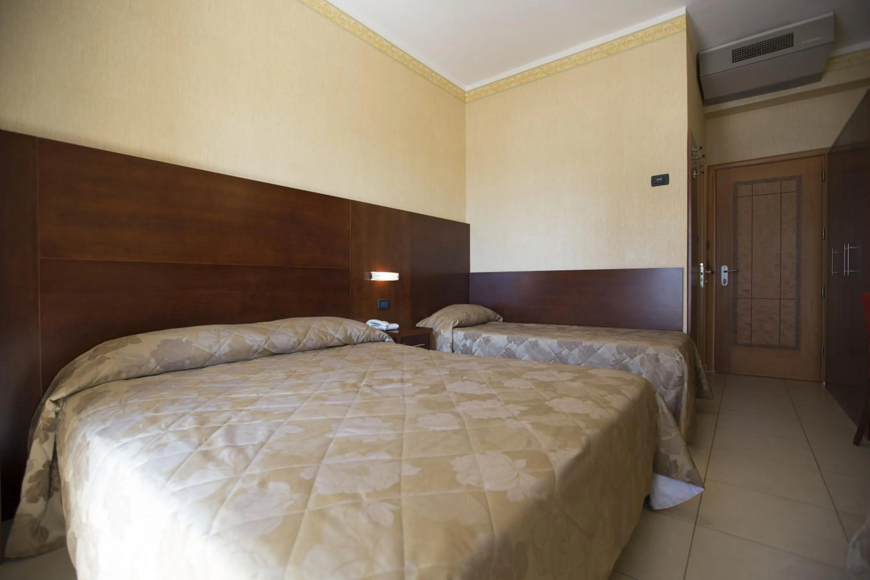 Bed in Hotel Metropole