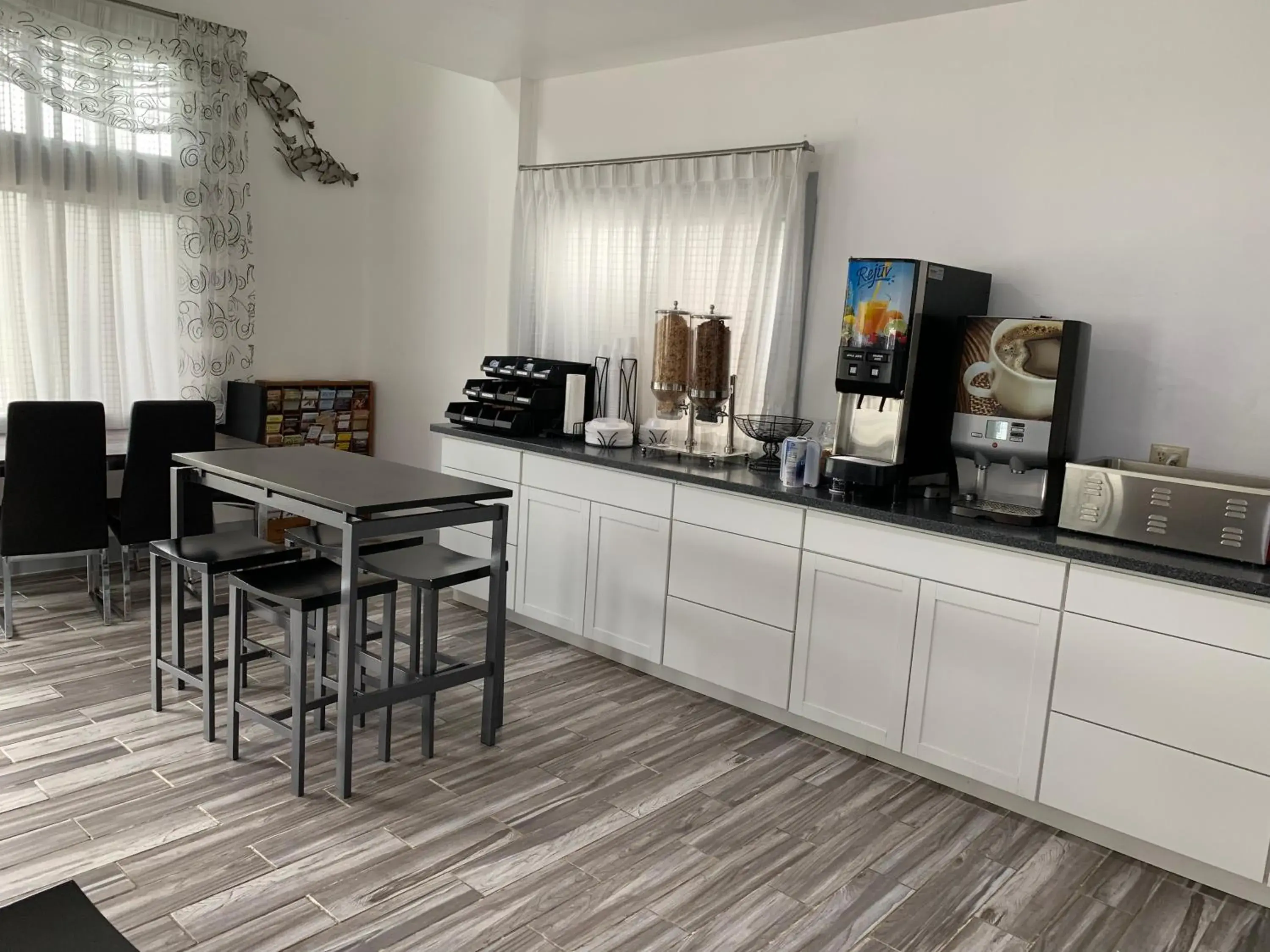 Coffee/tea facilities in Days Inn by Wyndham Waynesville NC Coffee/tea facilities in Days Inn by Wyndham Waynesville NC