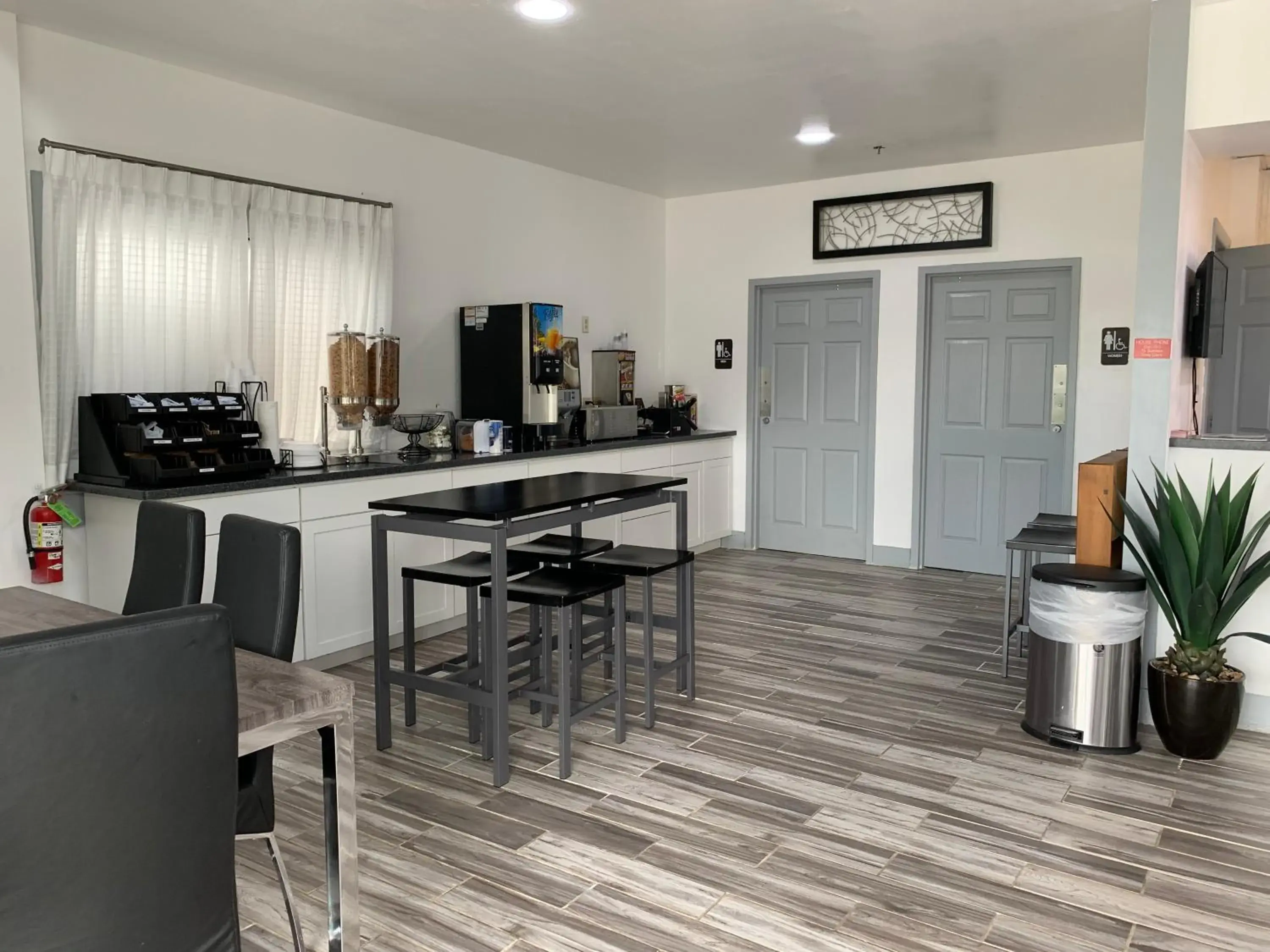 Breakfast in Days Inn by Wyndham Waynesville NC Breakfast in Days Inn by Wyndham Waynesville NC