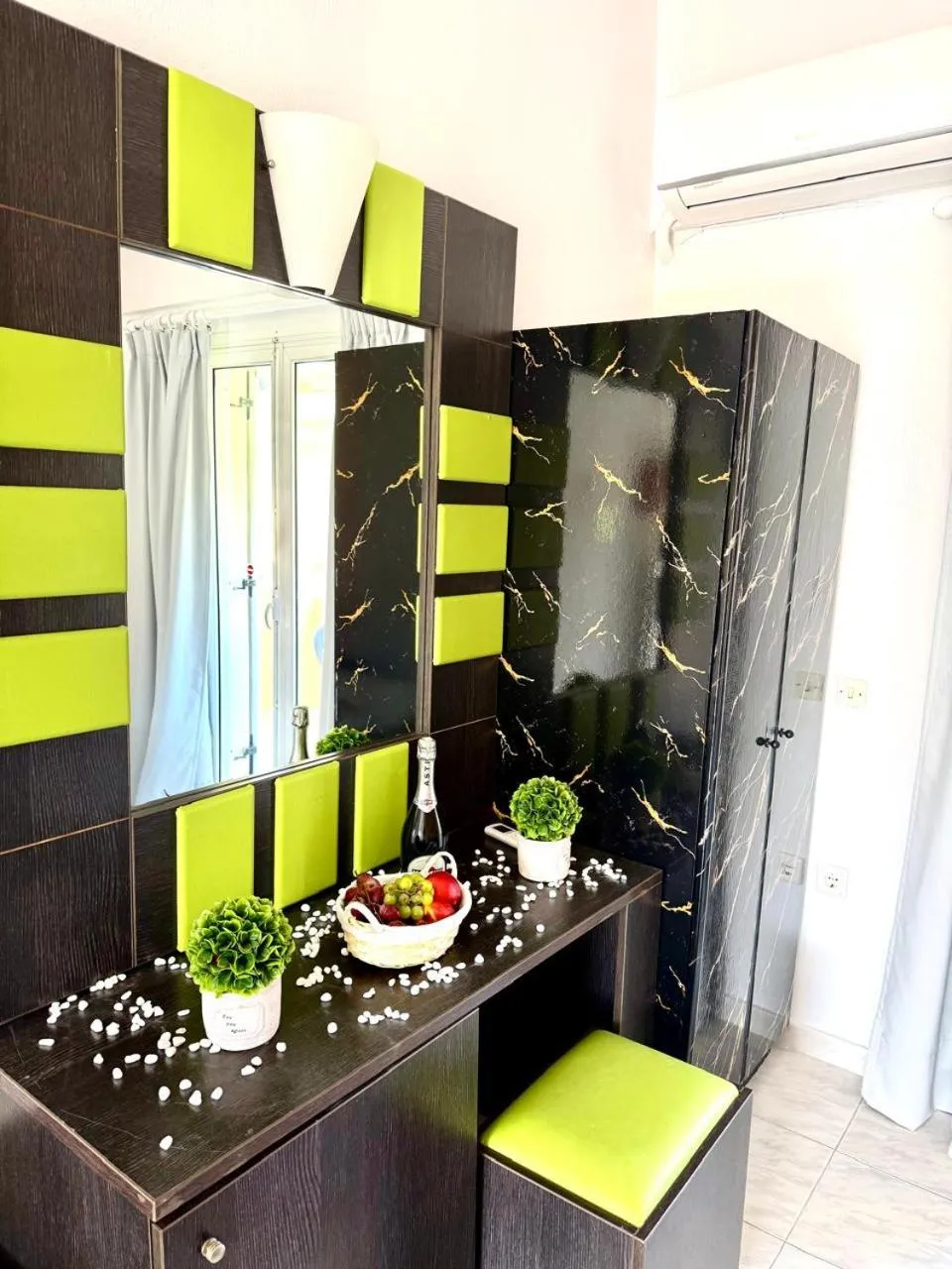 Kitchen or kitchenette in Marina Studios