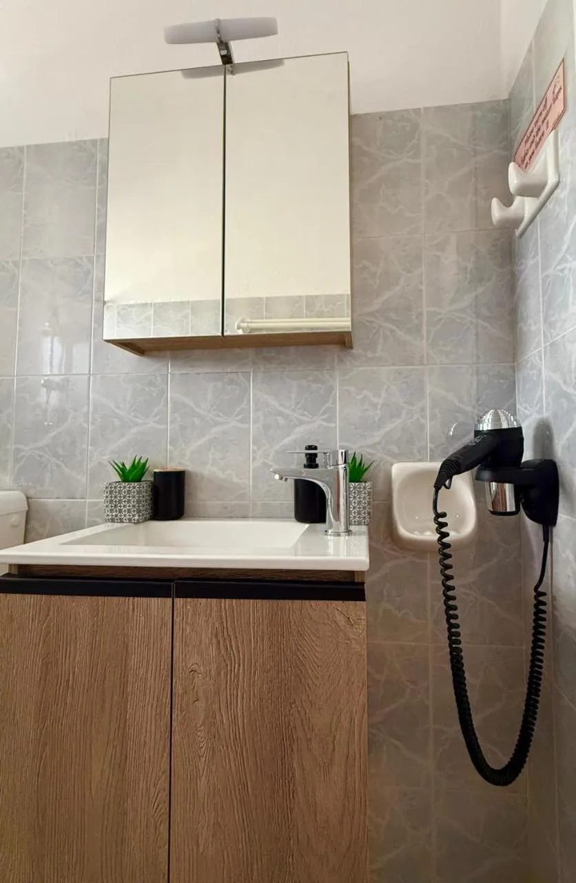 Kitchen or kitchenette in Marina Studios