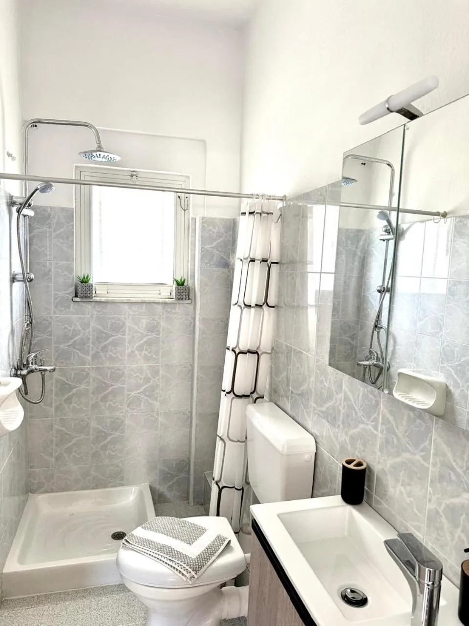 Shower in Marina Studios