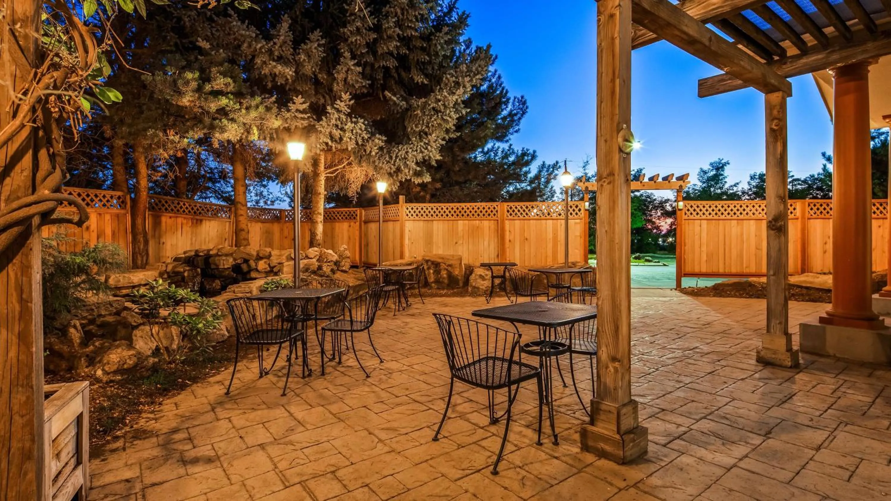 Property building in Best Western Plus Caldwell Inn & Suites