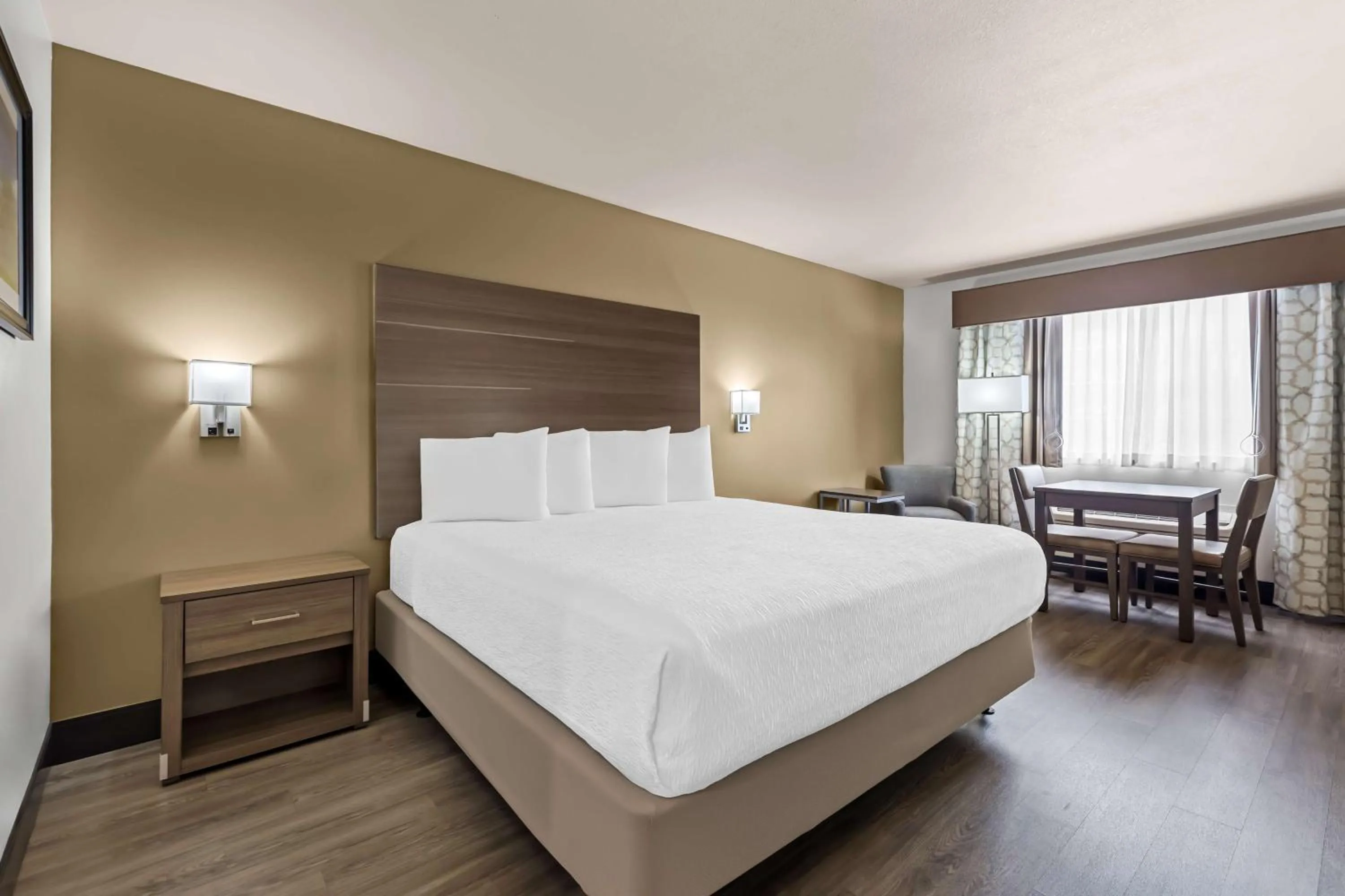 Bedroom, Bed in Best Western Plus Caldwell Inn & Suites