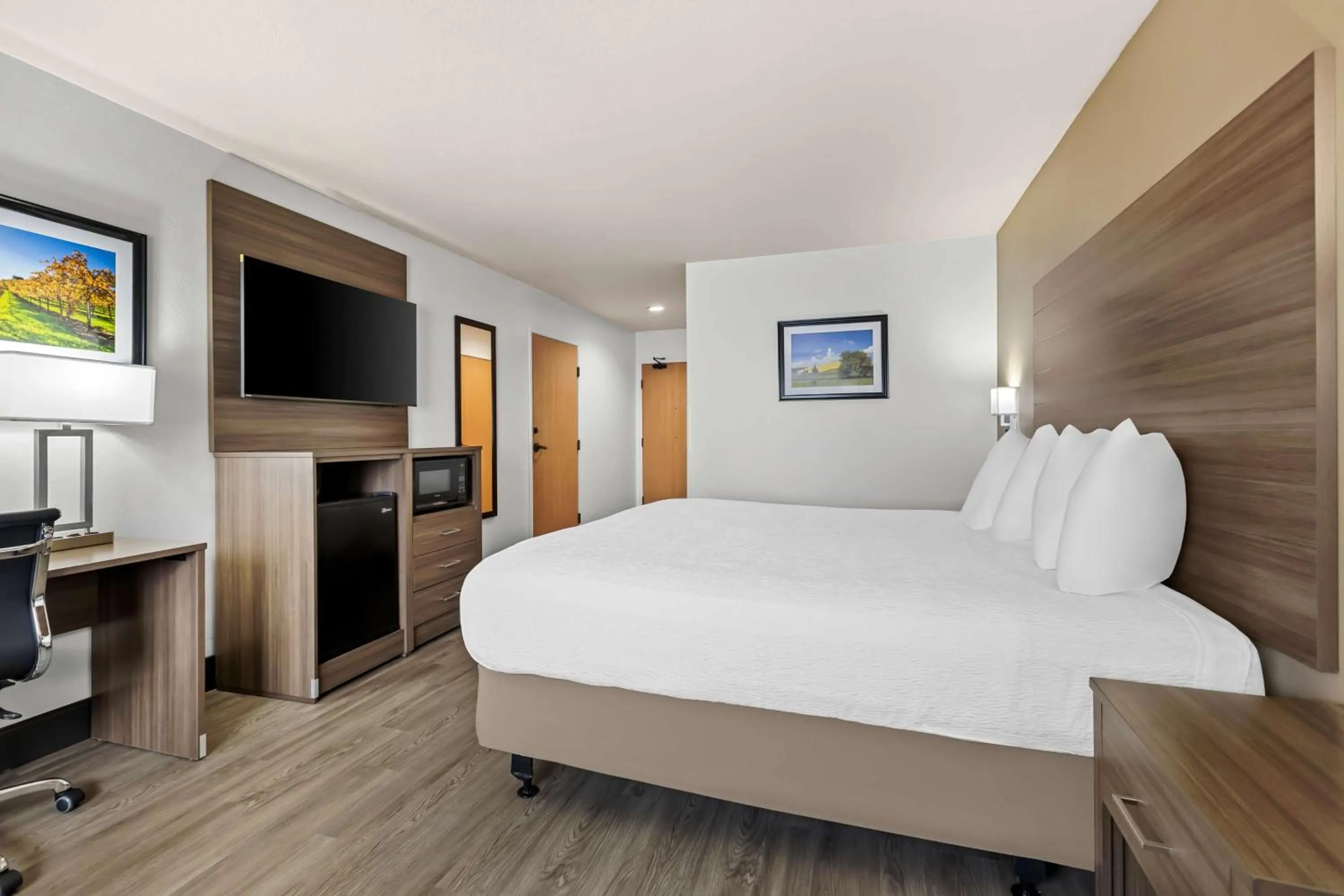 Bedroom, Bed in Best Western Plus Caldwell Inn & Suites