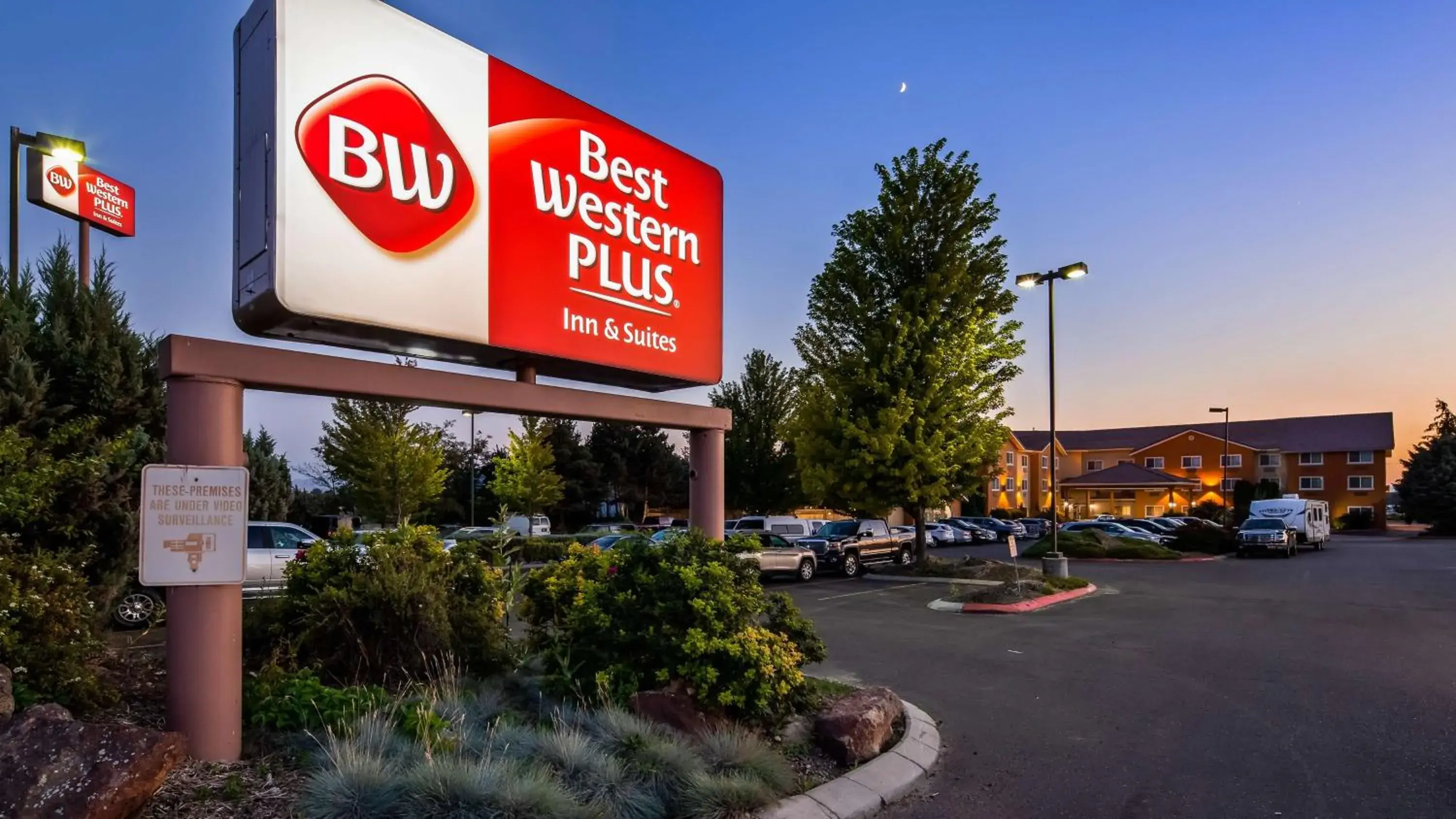 Property building in Best Western Plus Caldwell Inn & Suites Property building in Best Western Plus Caldwell Inn & Suites