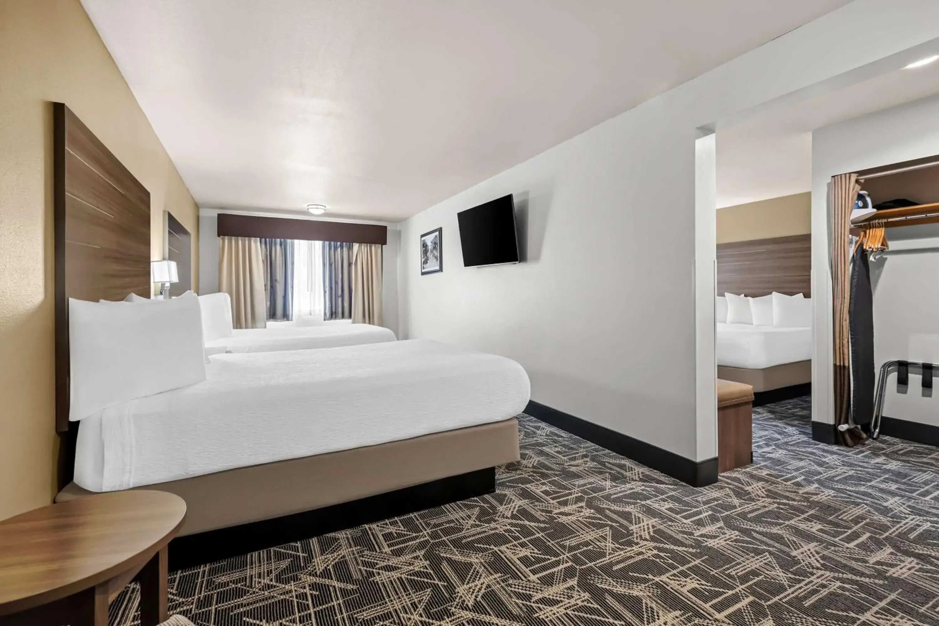 Suite with Four Queen Beds - Non-Smoking in Best Western Plus Caldwell Inn & Suites Suite with Four Queen Beds - Non-Smoking in Best Western Plus Caldwell Inn & Suites