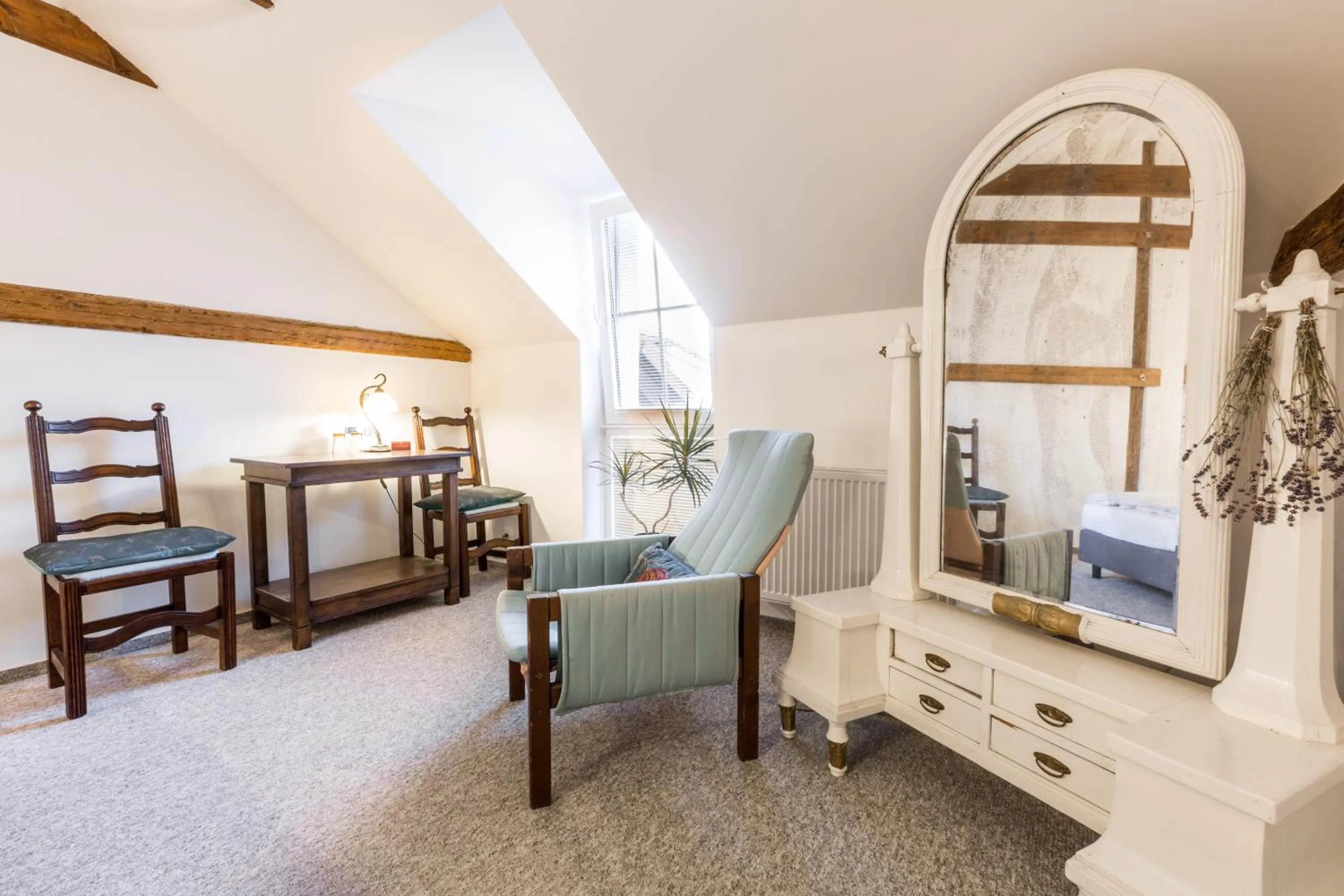 Photo of the whole room in Alt pension