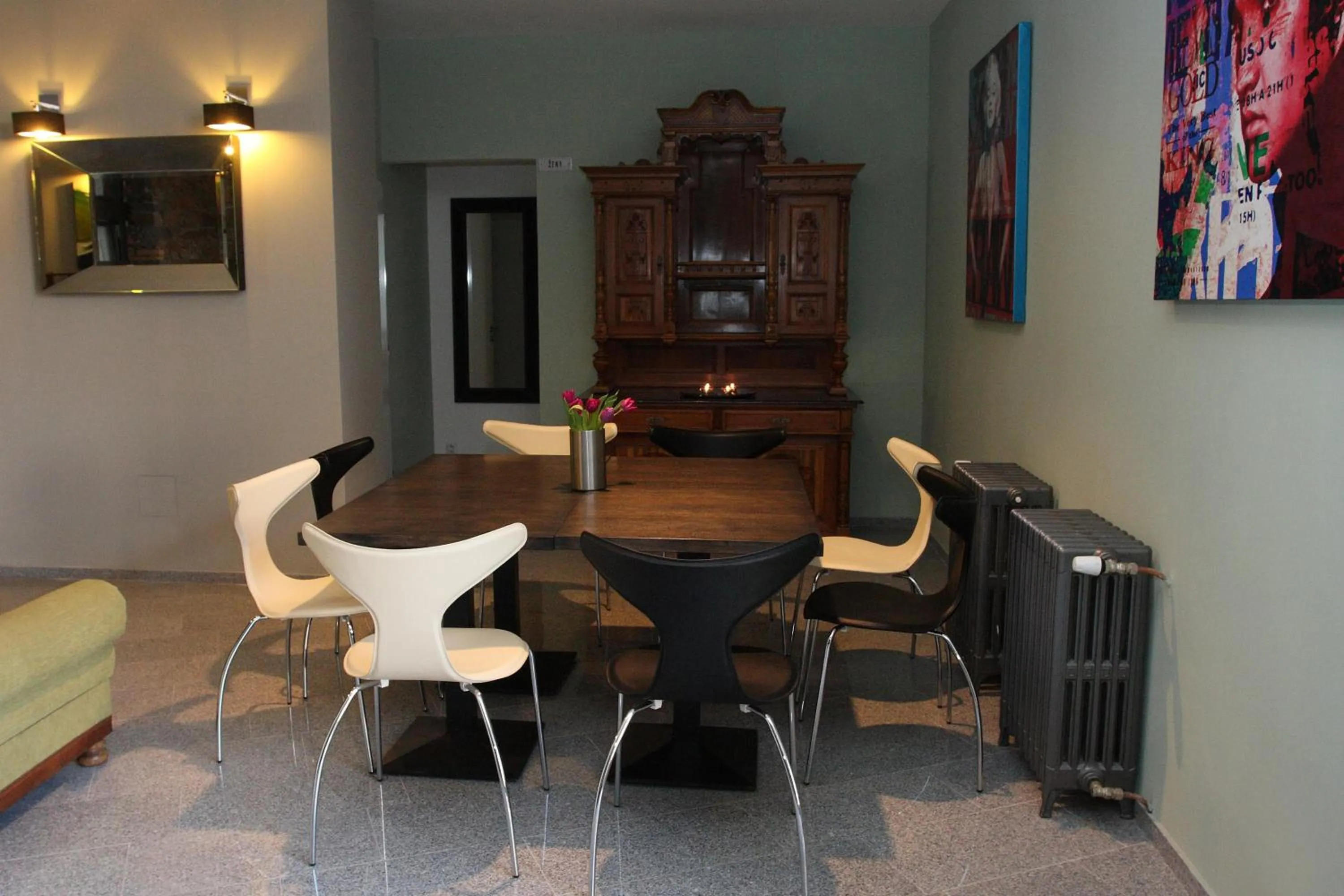 Restaurant/places to eat in Alt pension