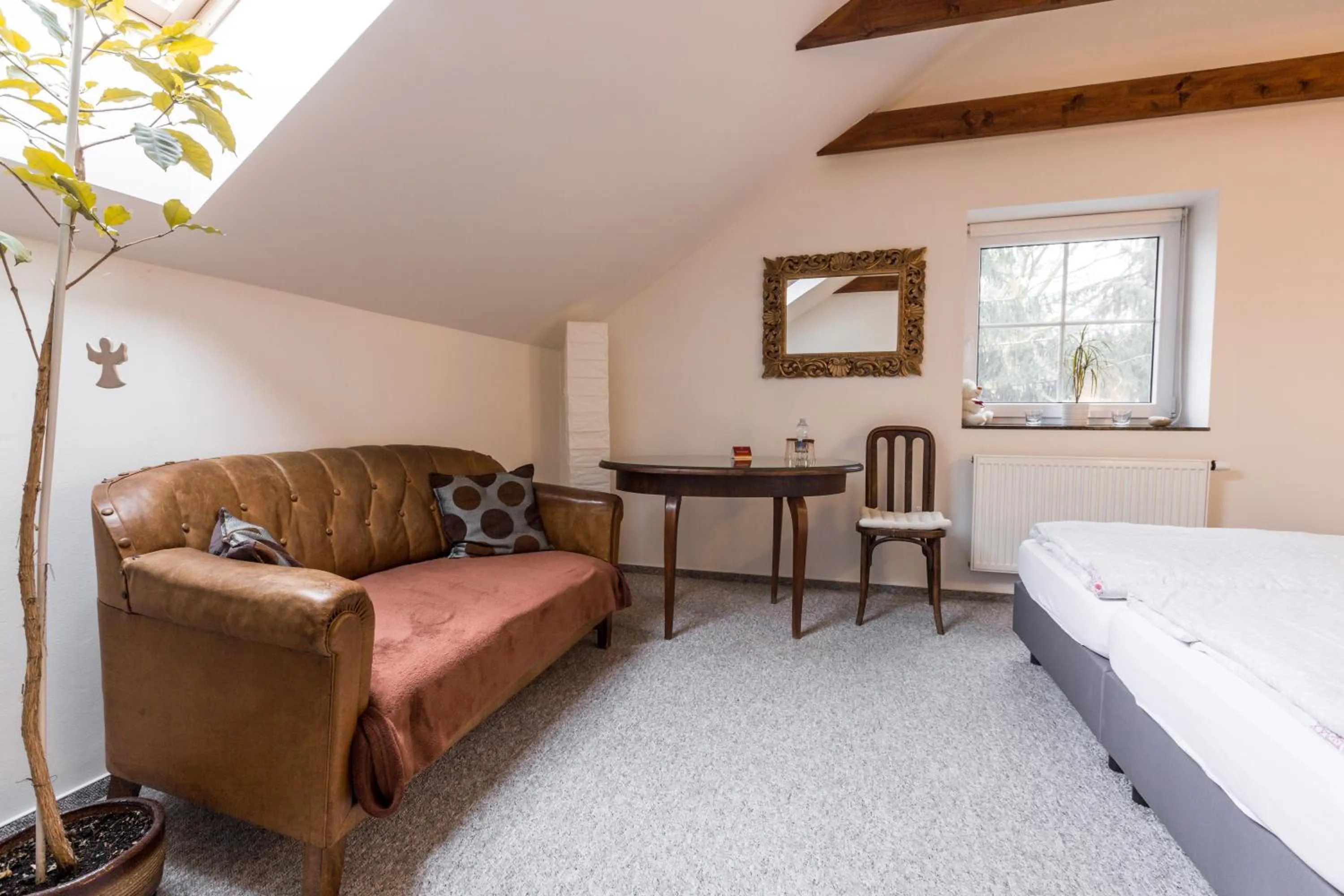 Photo of the whole room, Bed in Alt pension