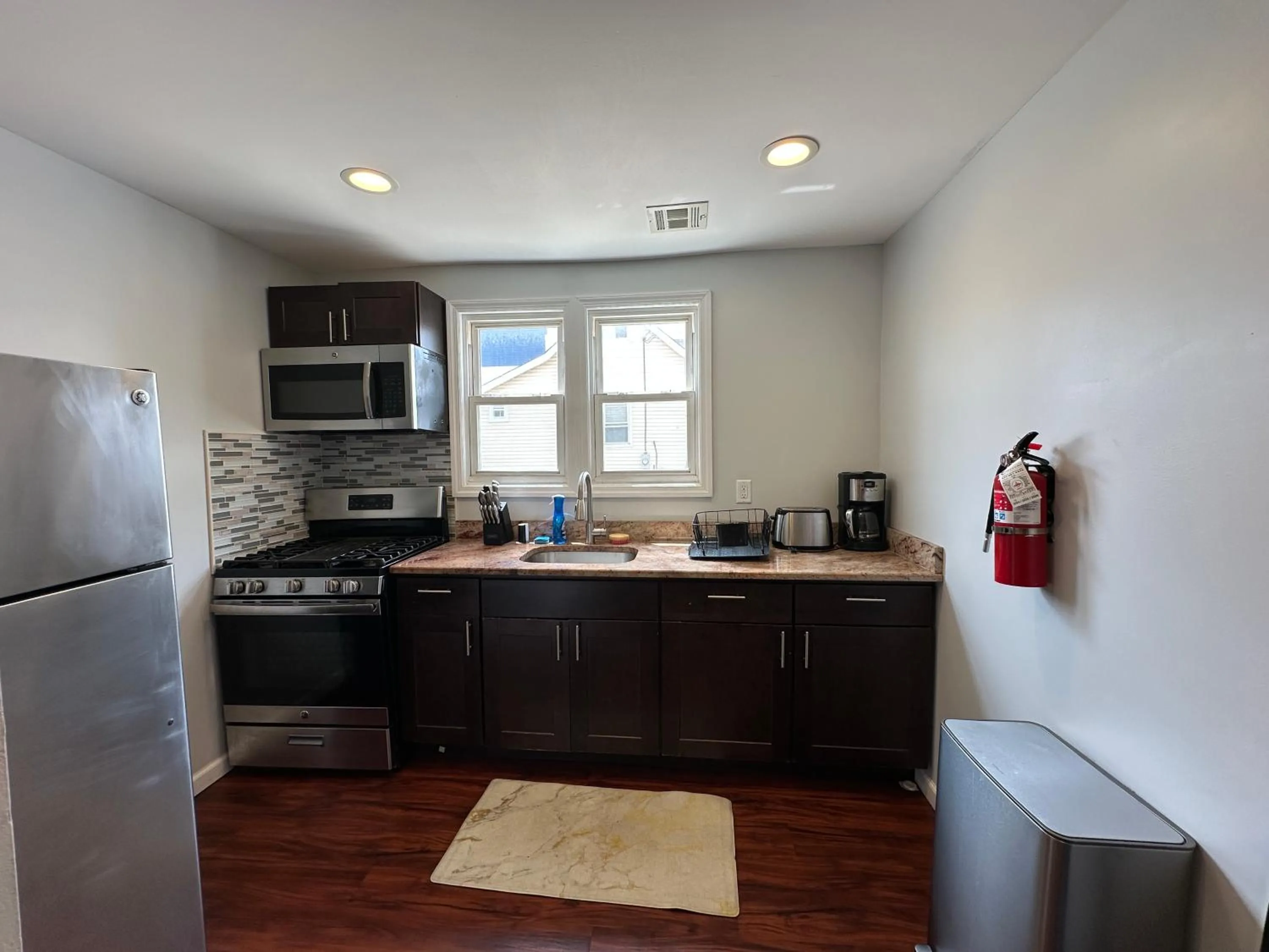 Kitchen or kitchenette in Anchor Motel