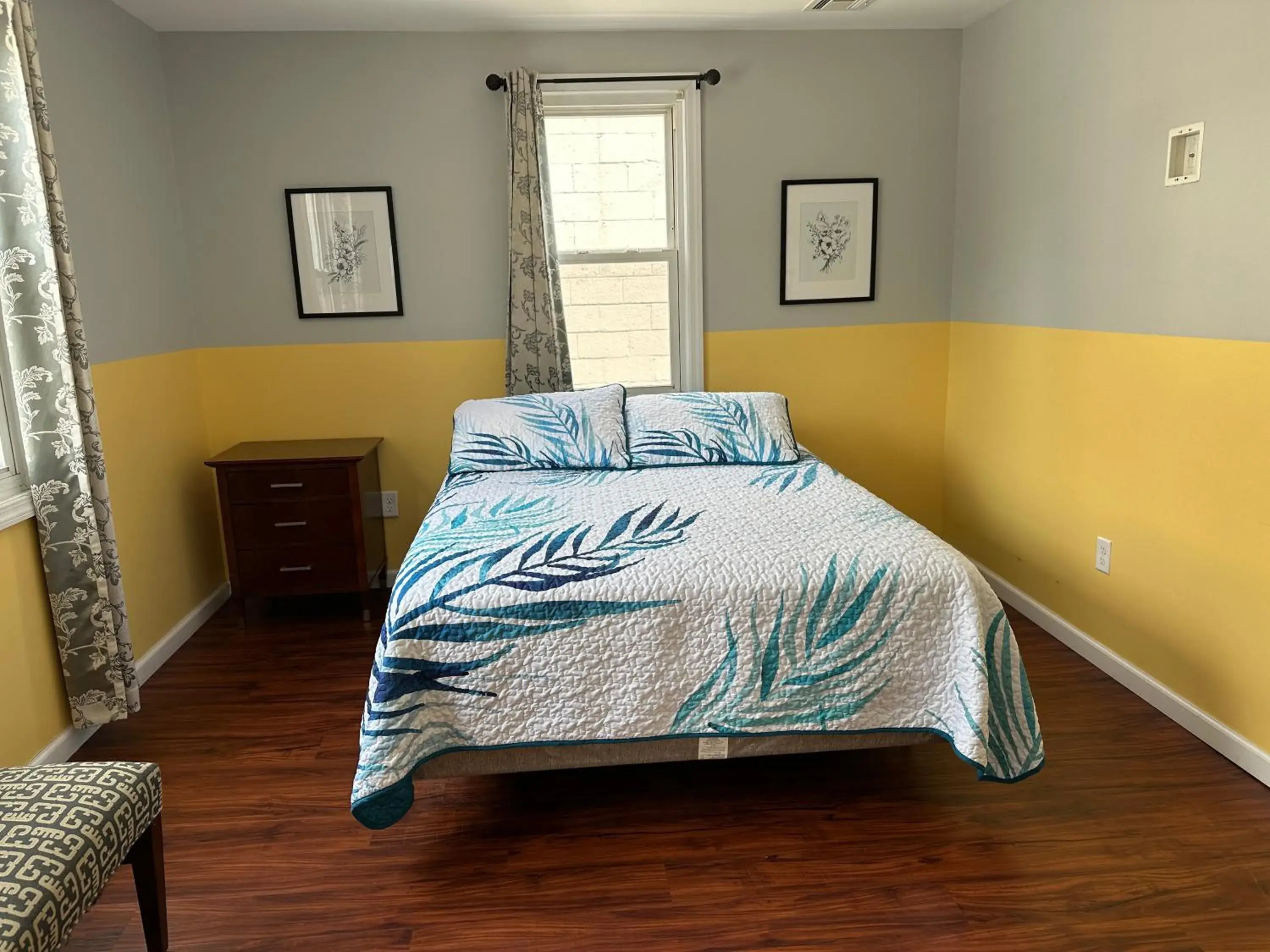 Bed in Anchor Motel Bed in Anchor Motel