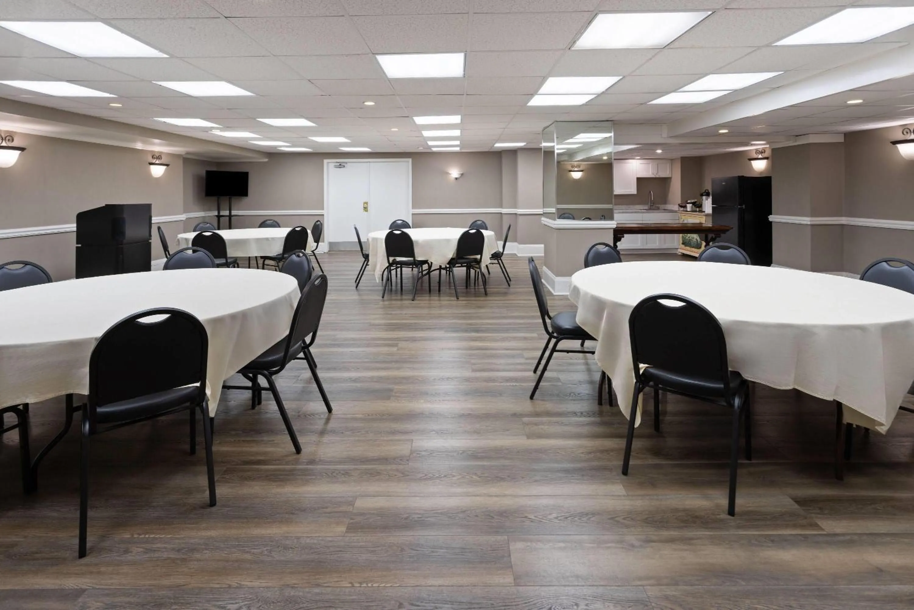 Meeting/conference room in Howard Johnson Plaza by Wyndham Ocean City Oceanfront