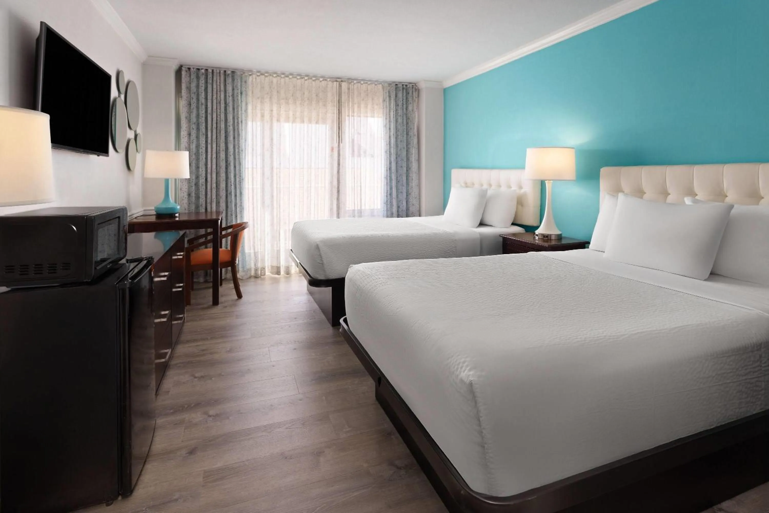 Photo of the whole room, Bed in Howard Johnson Plaza by Wyndham Ocean City Oceanfront