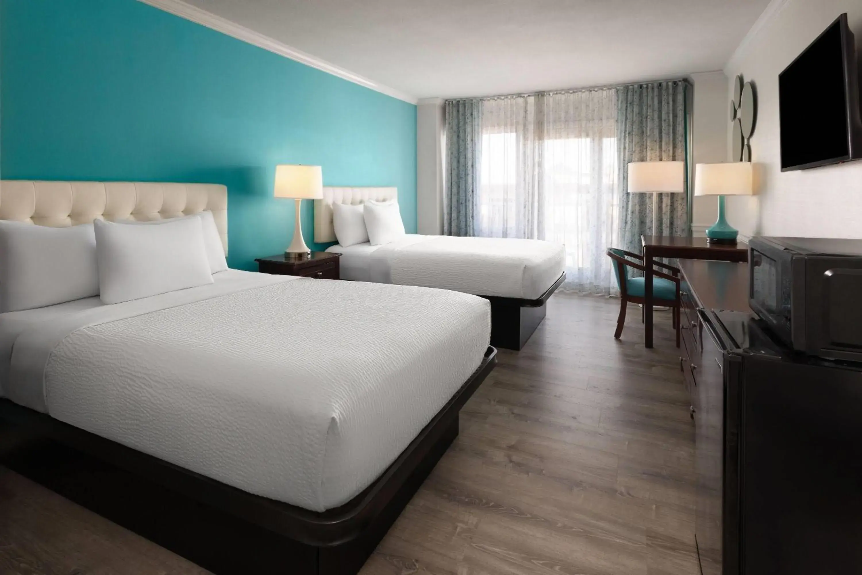 Photo of the whole room, Bed in Howard Johnson Plaza by Wyndham Ocean City Oceanfront Photo of the whole room, Bed in Howard Johnson Plaza by Wyndham Ocean City Oceanfront
