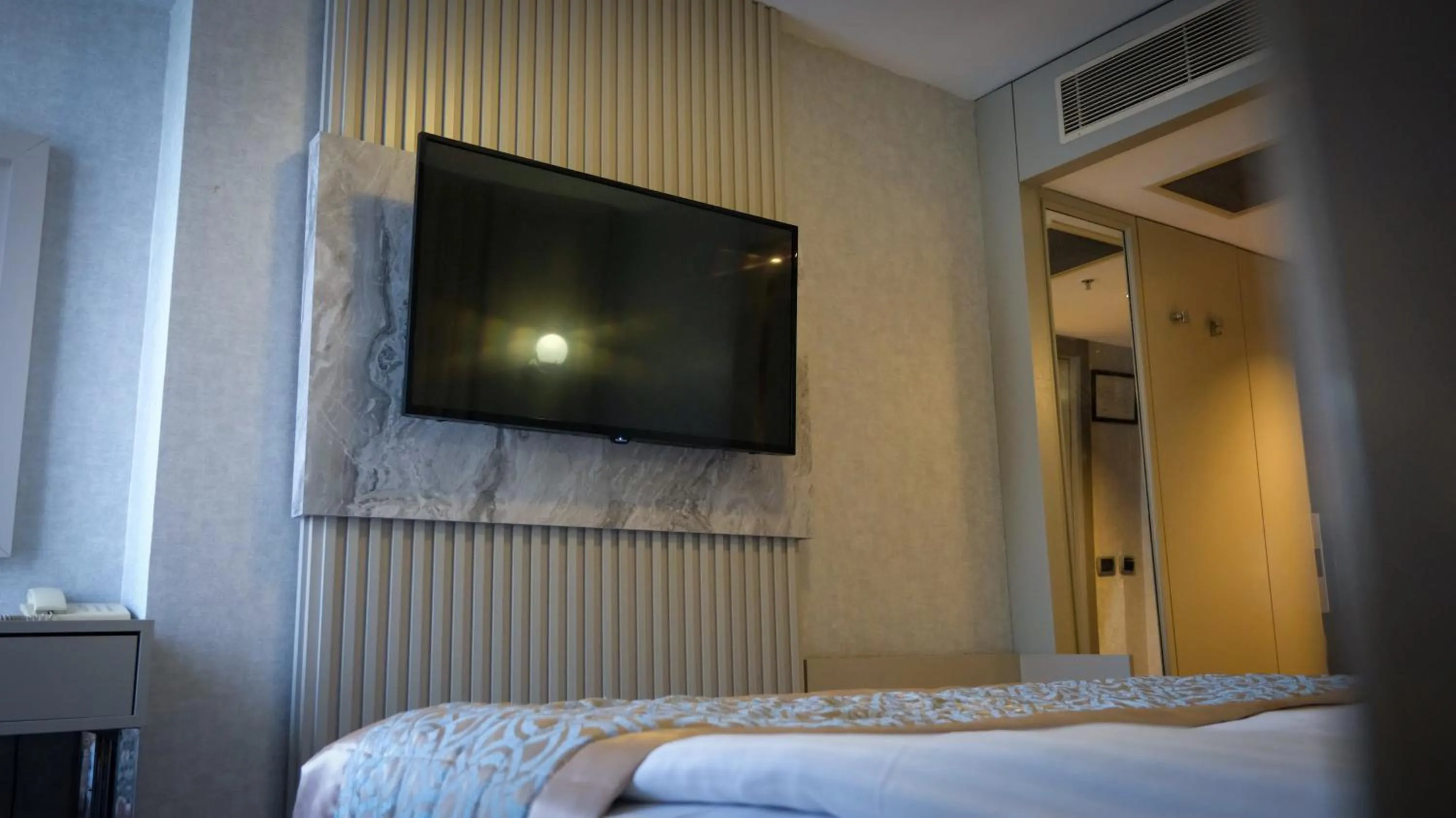 Photo of the whole room, Bed in Kervansaray Bursa City Hotel