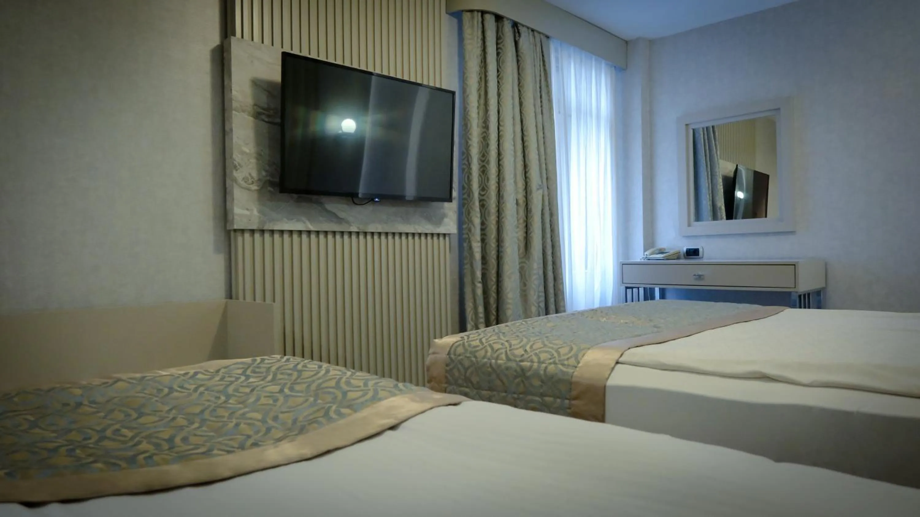 Photo of the whole room, Bed in Kervansaray Bursa City Hotel
