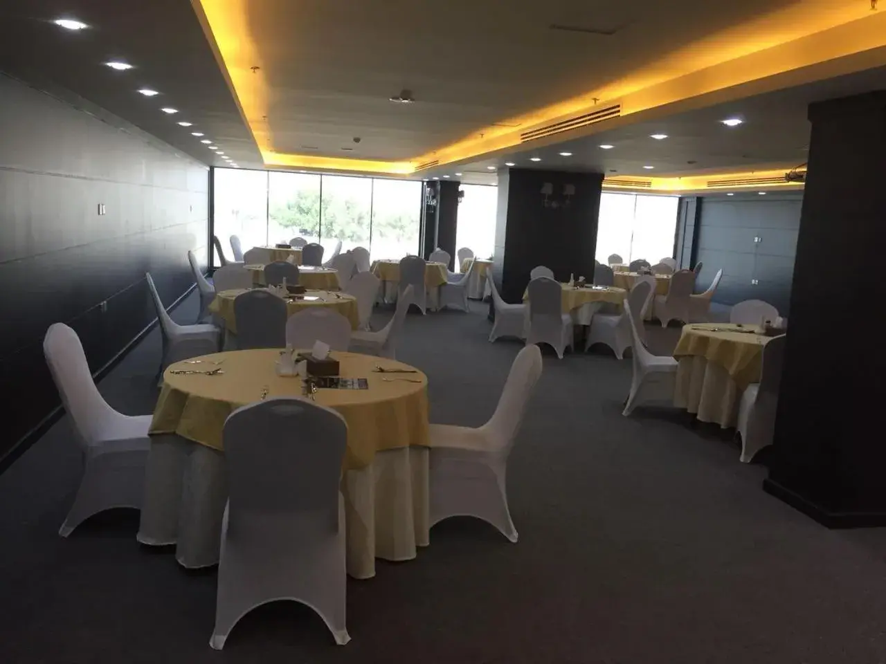 Buffet breakfast in Golden Bujari AlUlaya Hotel Buffet breakfast in Golden Bujari AlUlaya Hotel