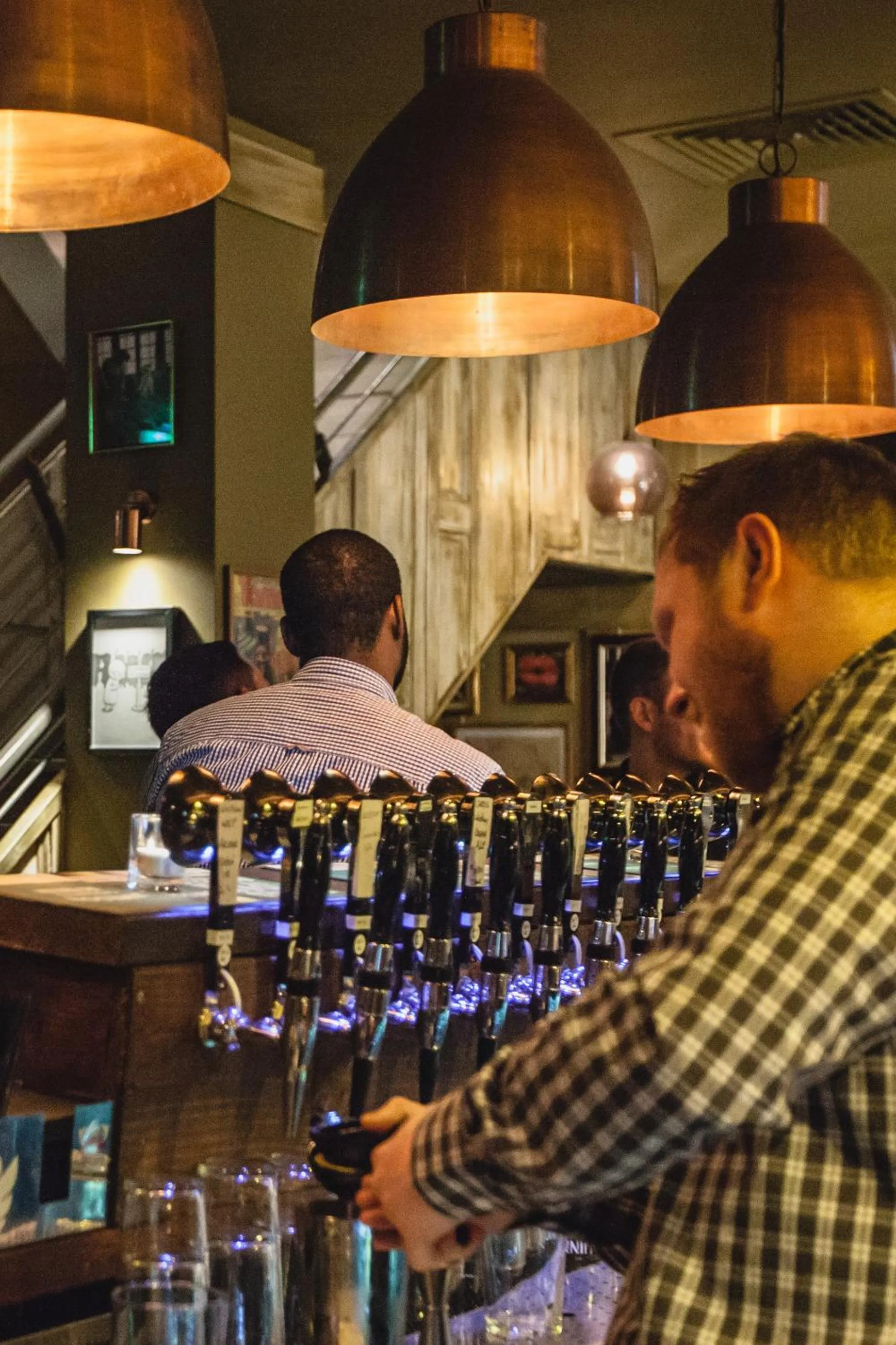 Restaurant/places to eat in Clarendon Suites