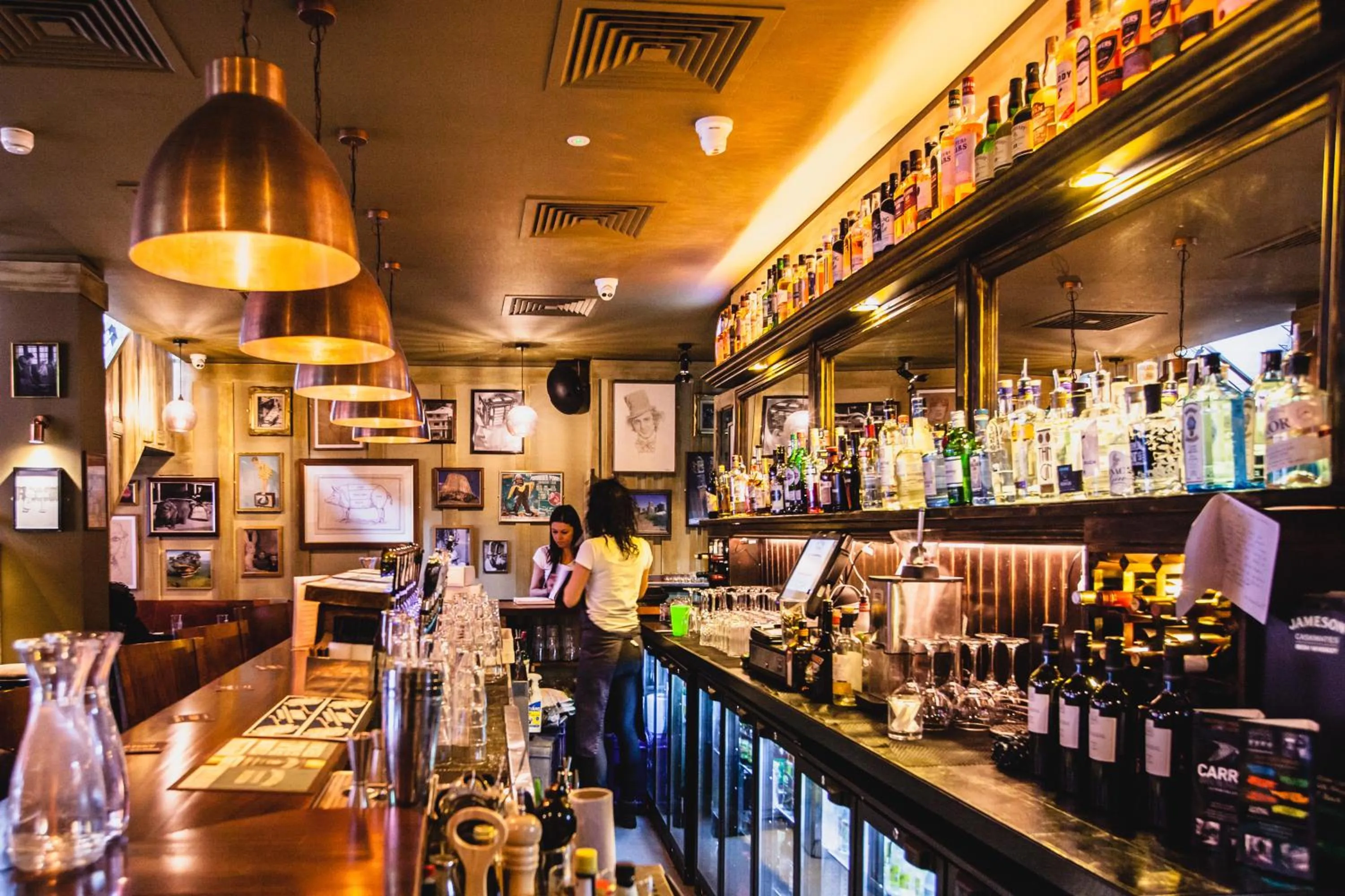 Food and drinks in Clarendon Suites