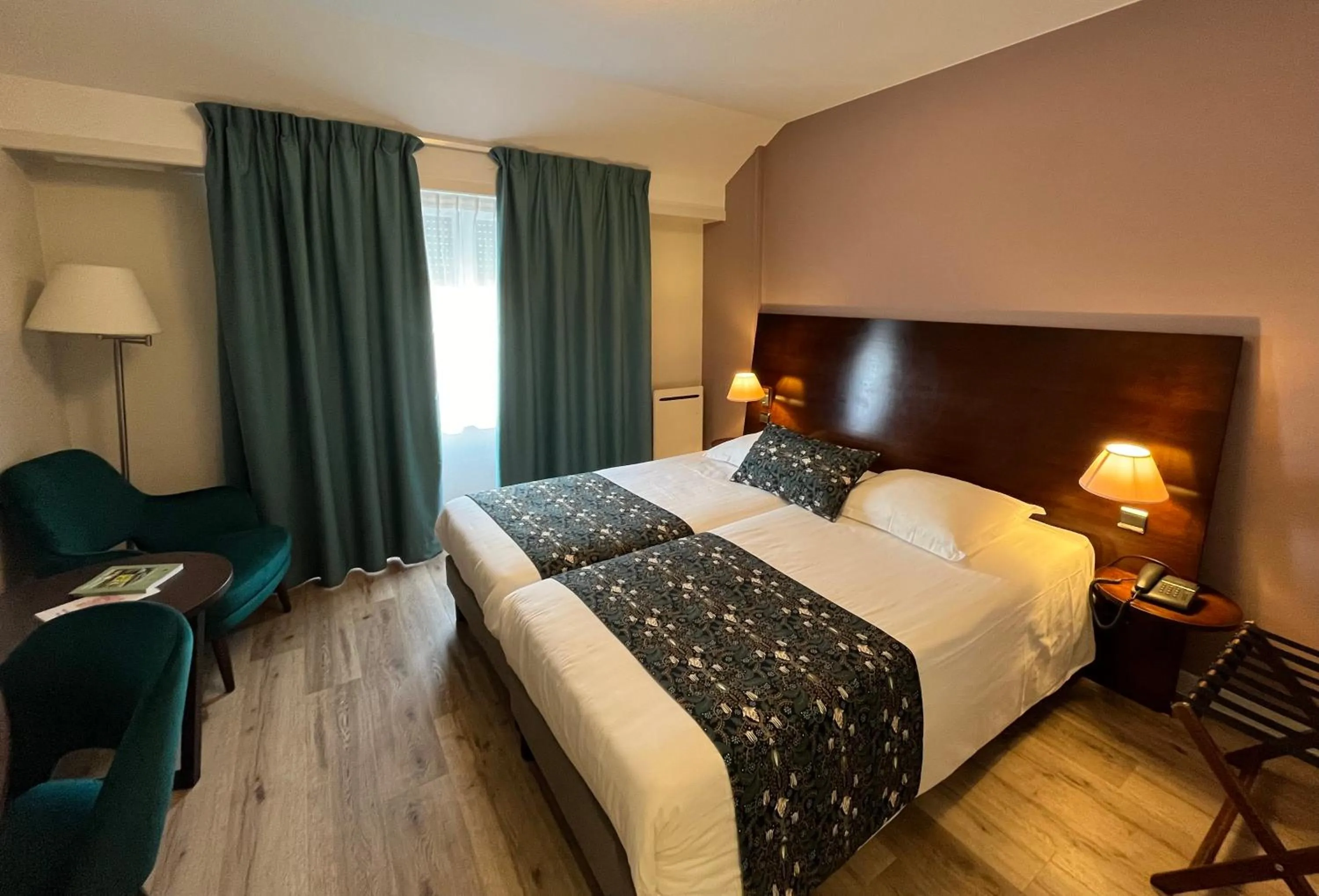 Bedroom, Bed in Hôtel Le Ménestrel