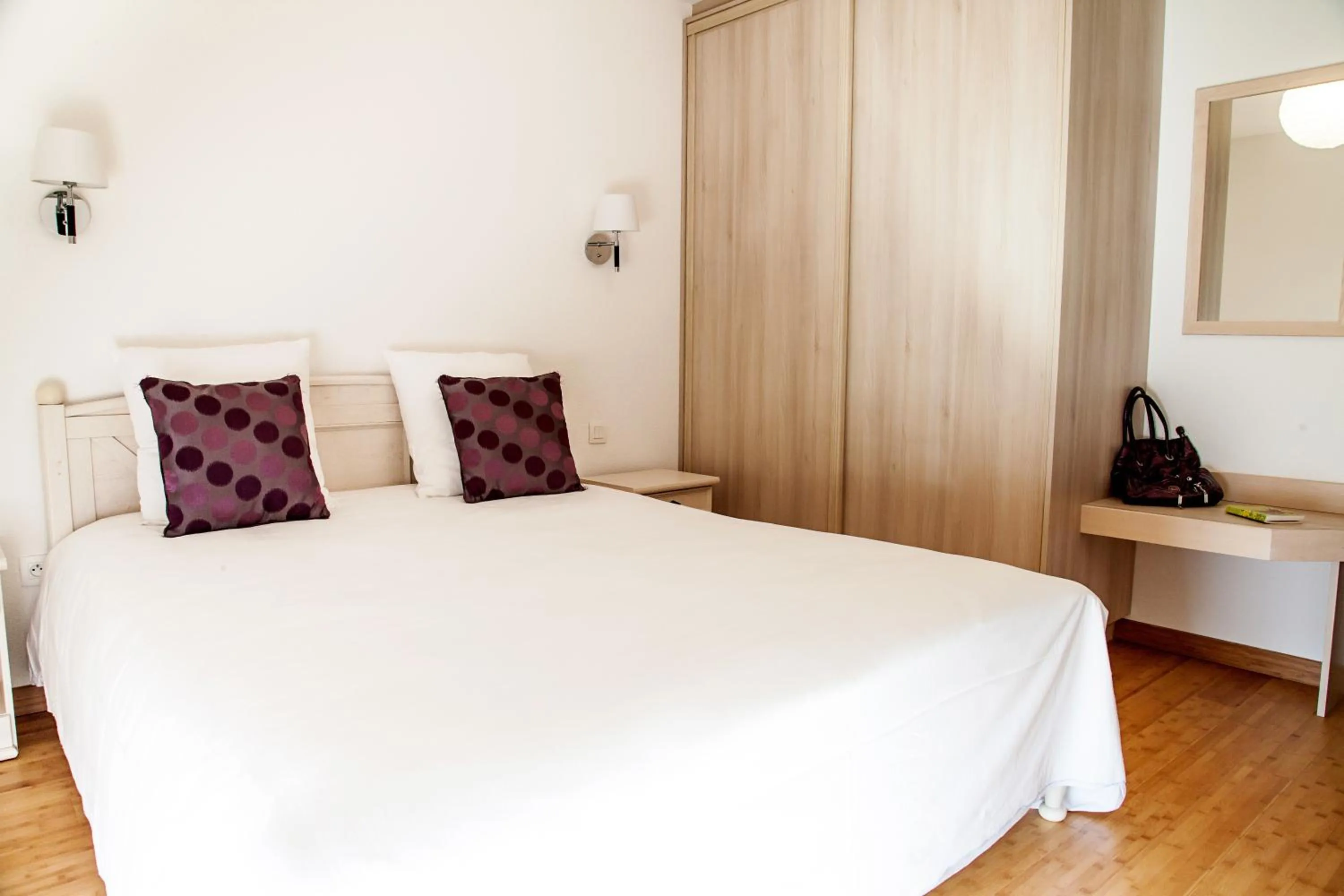 Bed in Hôtel Le Ménestrel