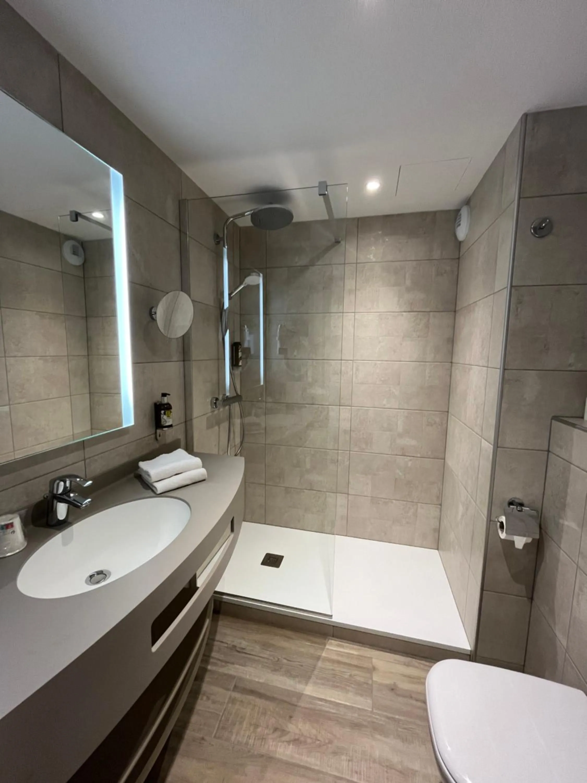 Bathroom in Hôtel Le Ménestrel