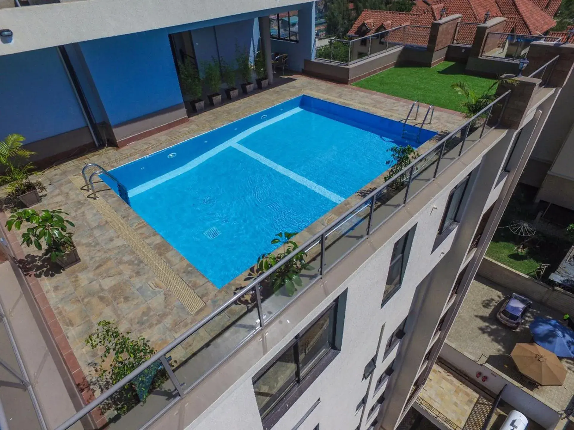Swimming pool in Highlands Suites Hotel Apartments Swimming pool in Highlands Suites Hotel Apartments