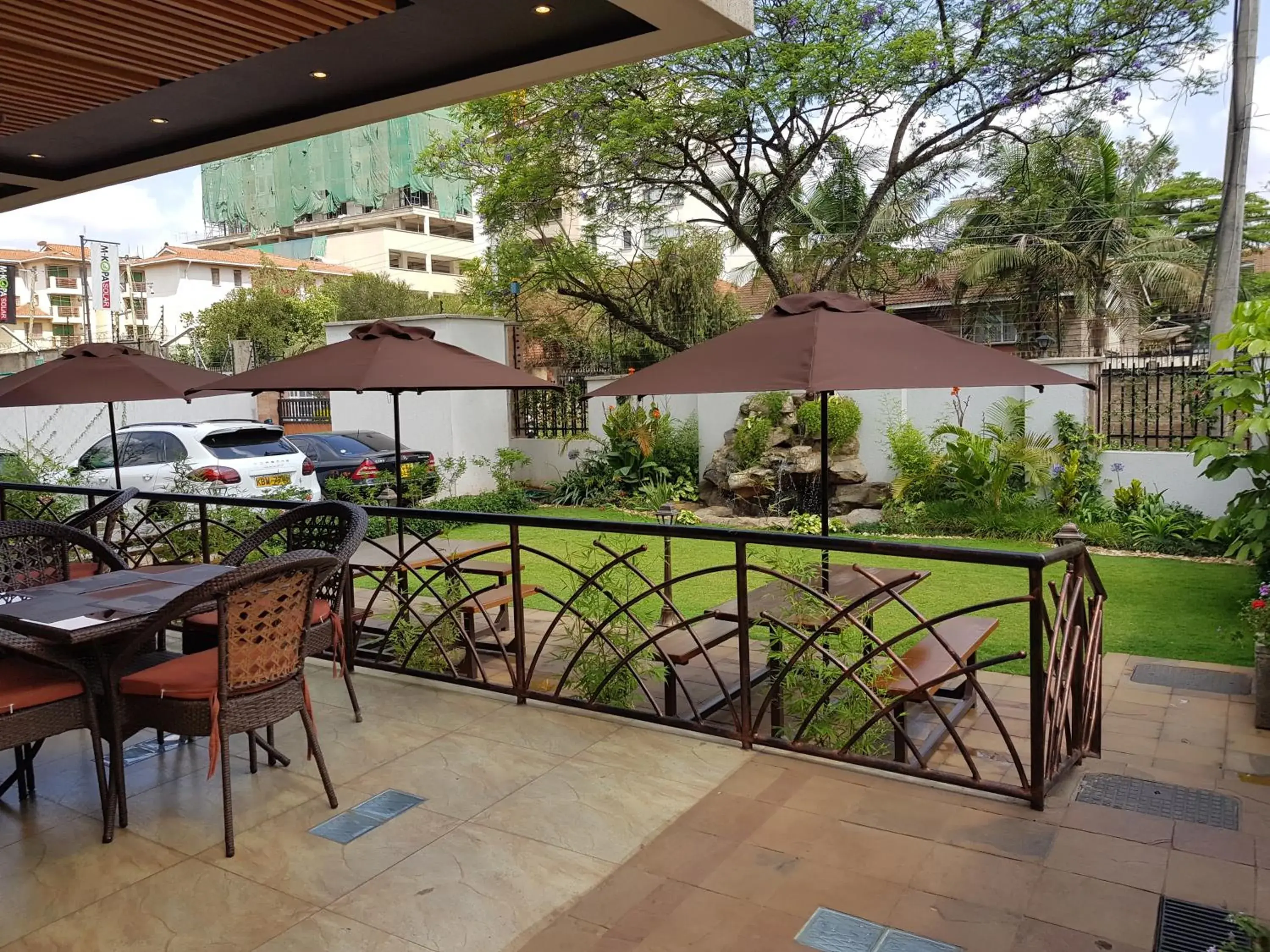 Restaurant/places to eat in Highlands Suites Hotel Apartments Restaurant/places to eat in Highlands Suites Hotel Apartments